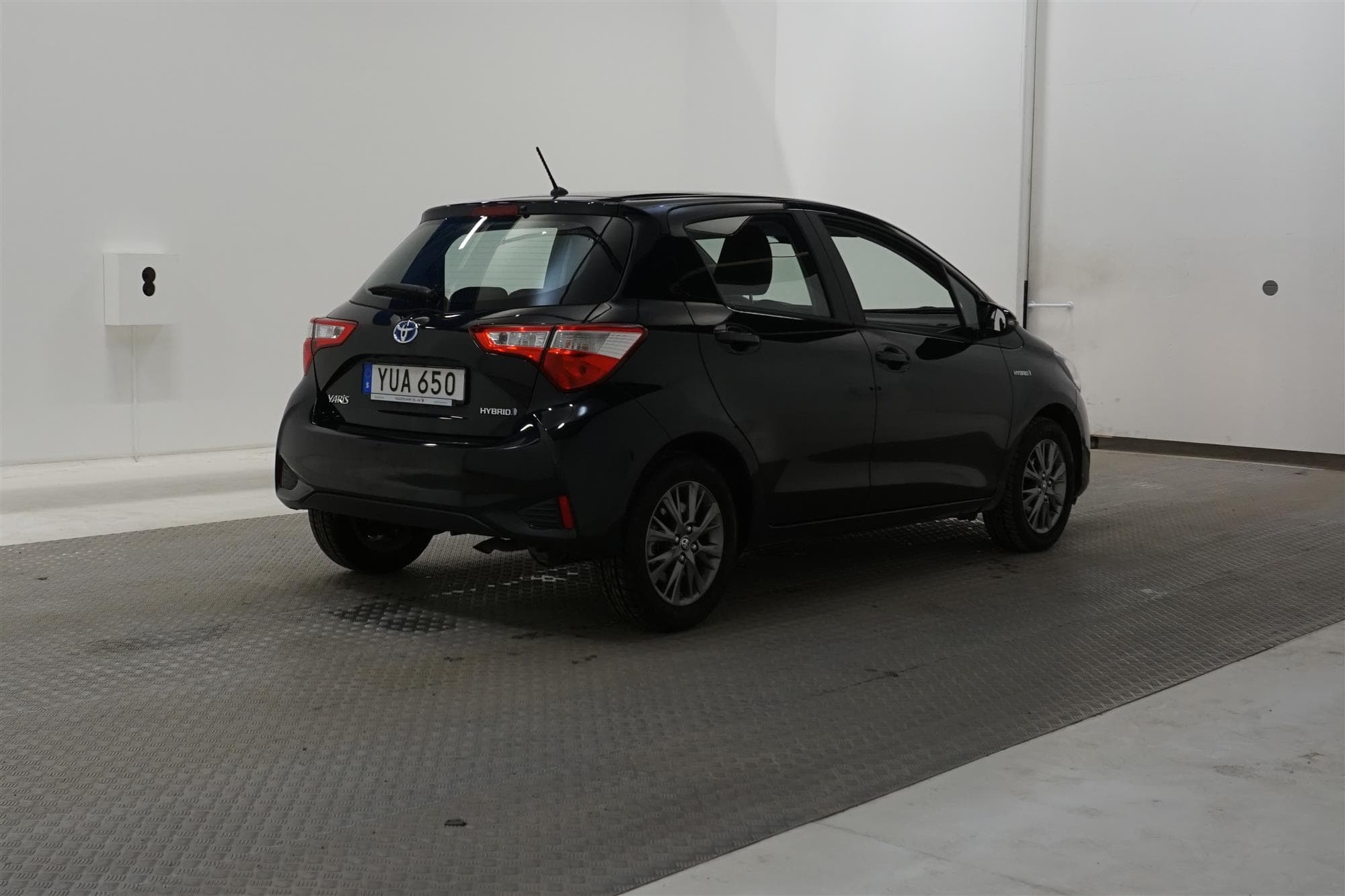 Toyota Yaris  Hybrid e-CVT 101hk 1 Brukare B-Kam 0,37L/mil