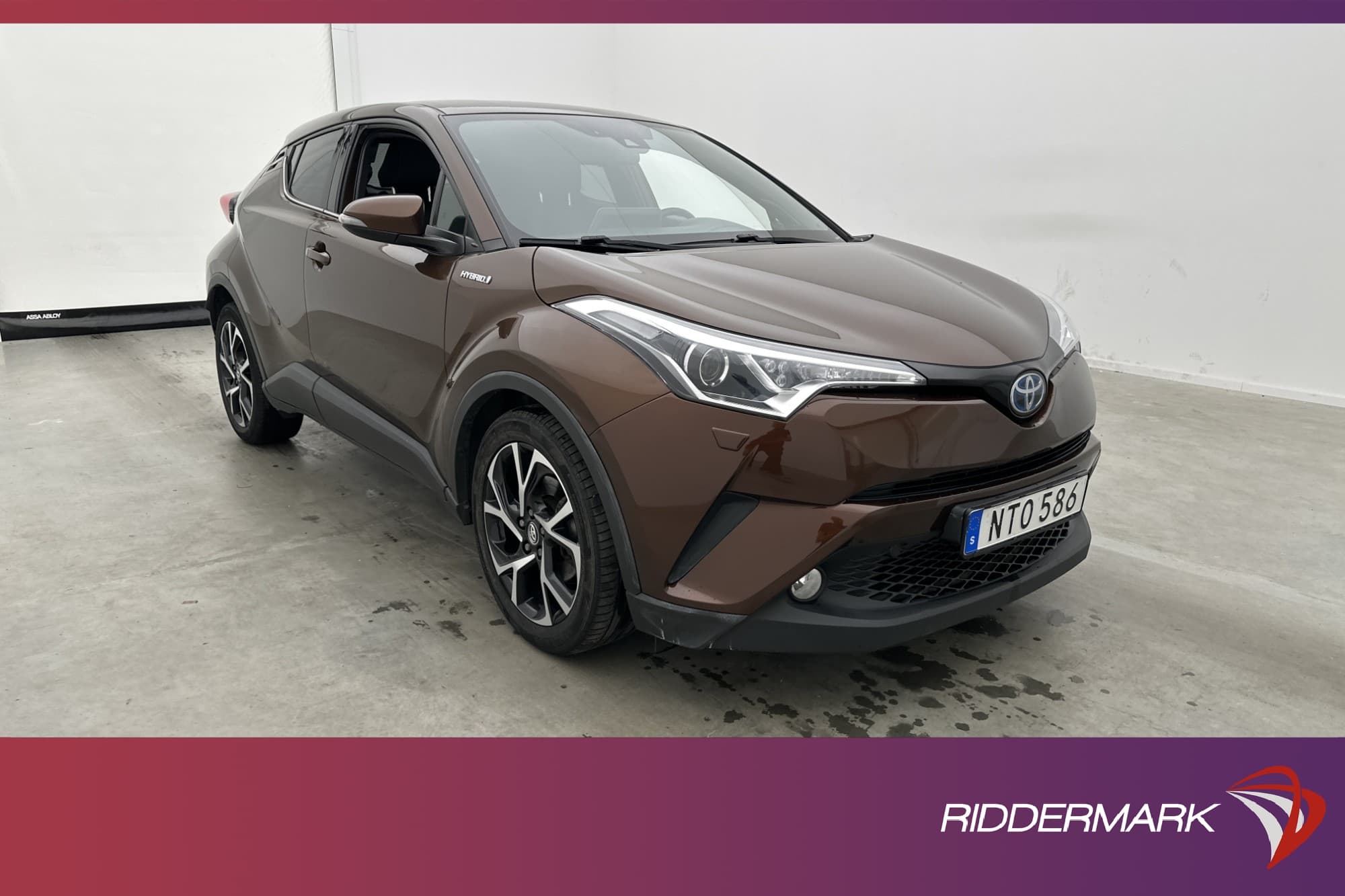 Toyota C-HR Hybrid 122hk