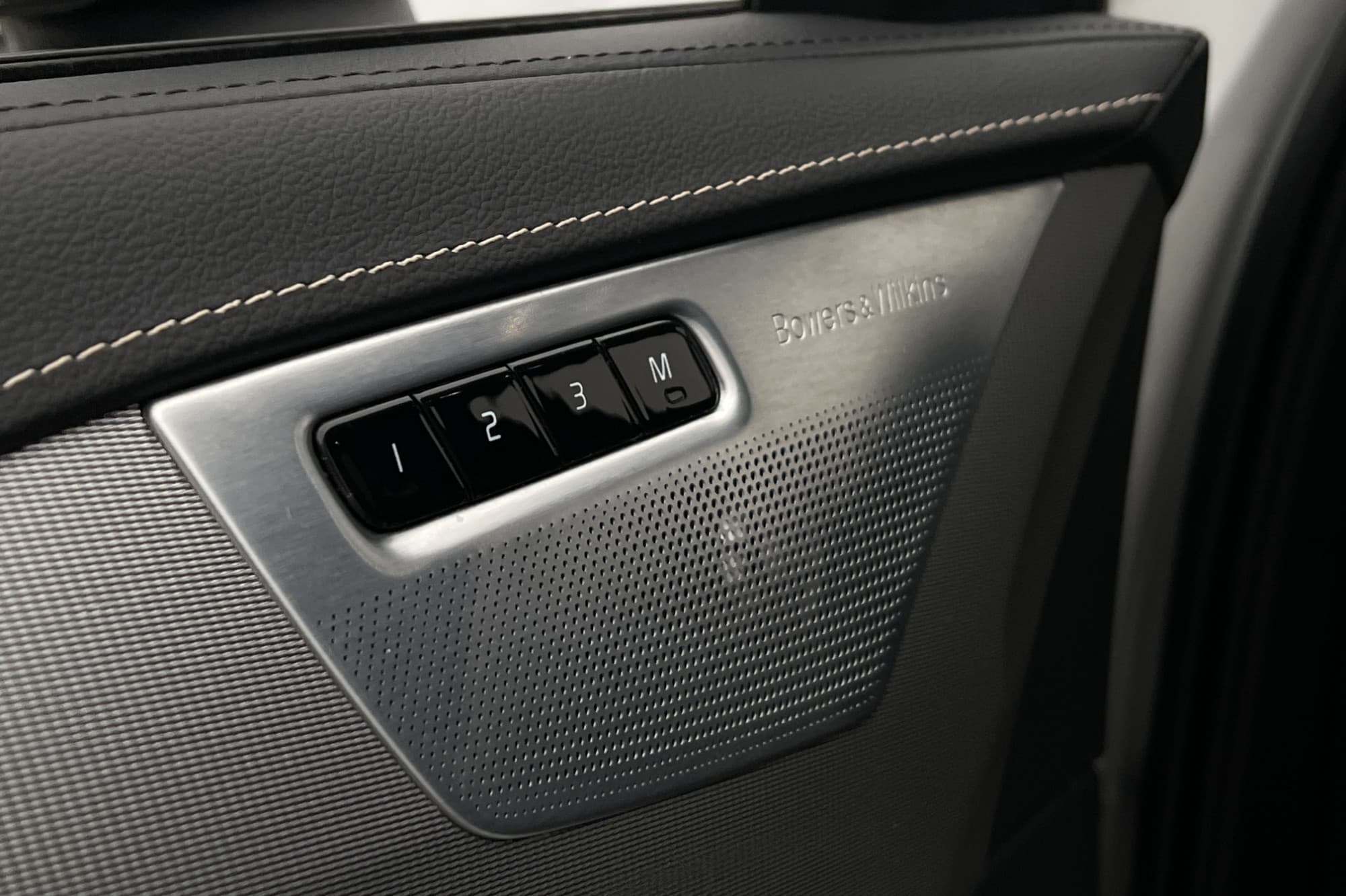 Volvo XC90 Recharge T8 R-Design 7-Sits B&W Pano Värmare Luft