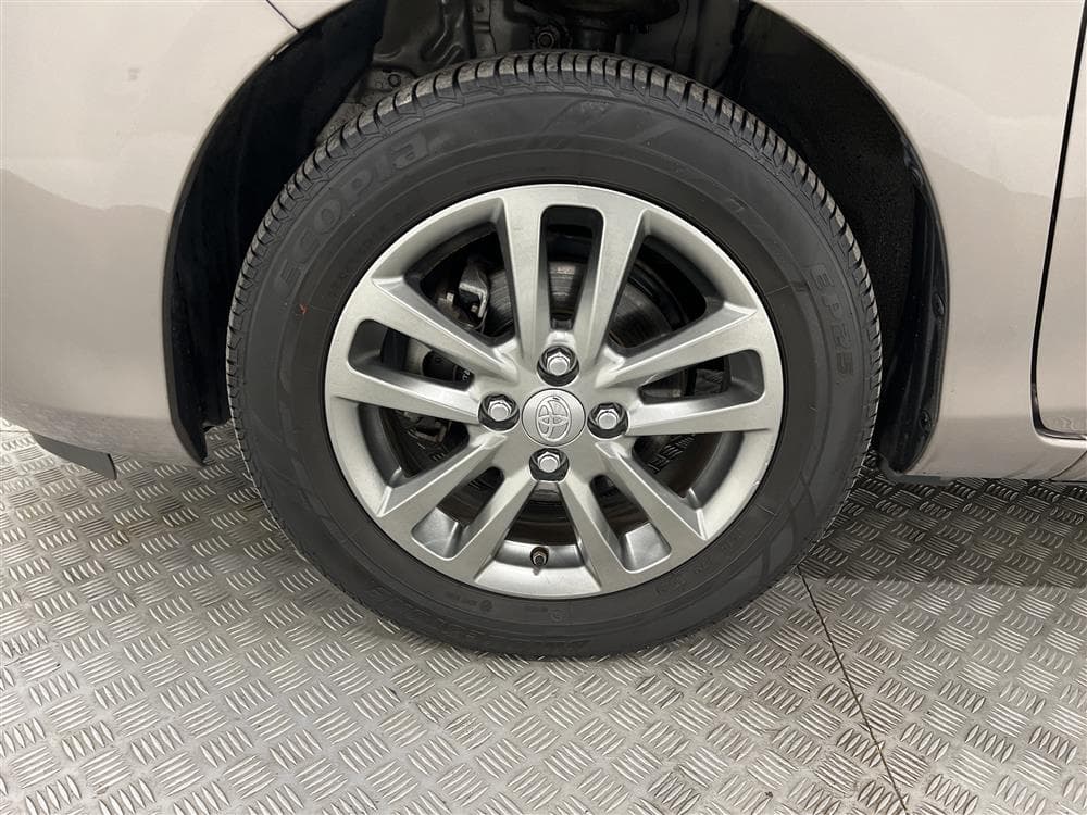 Toyota Yaris 1.33 100hk B-Kam Nyserv Låg Skatt 0,42L/mil