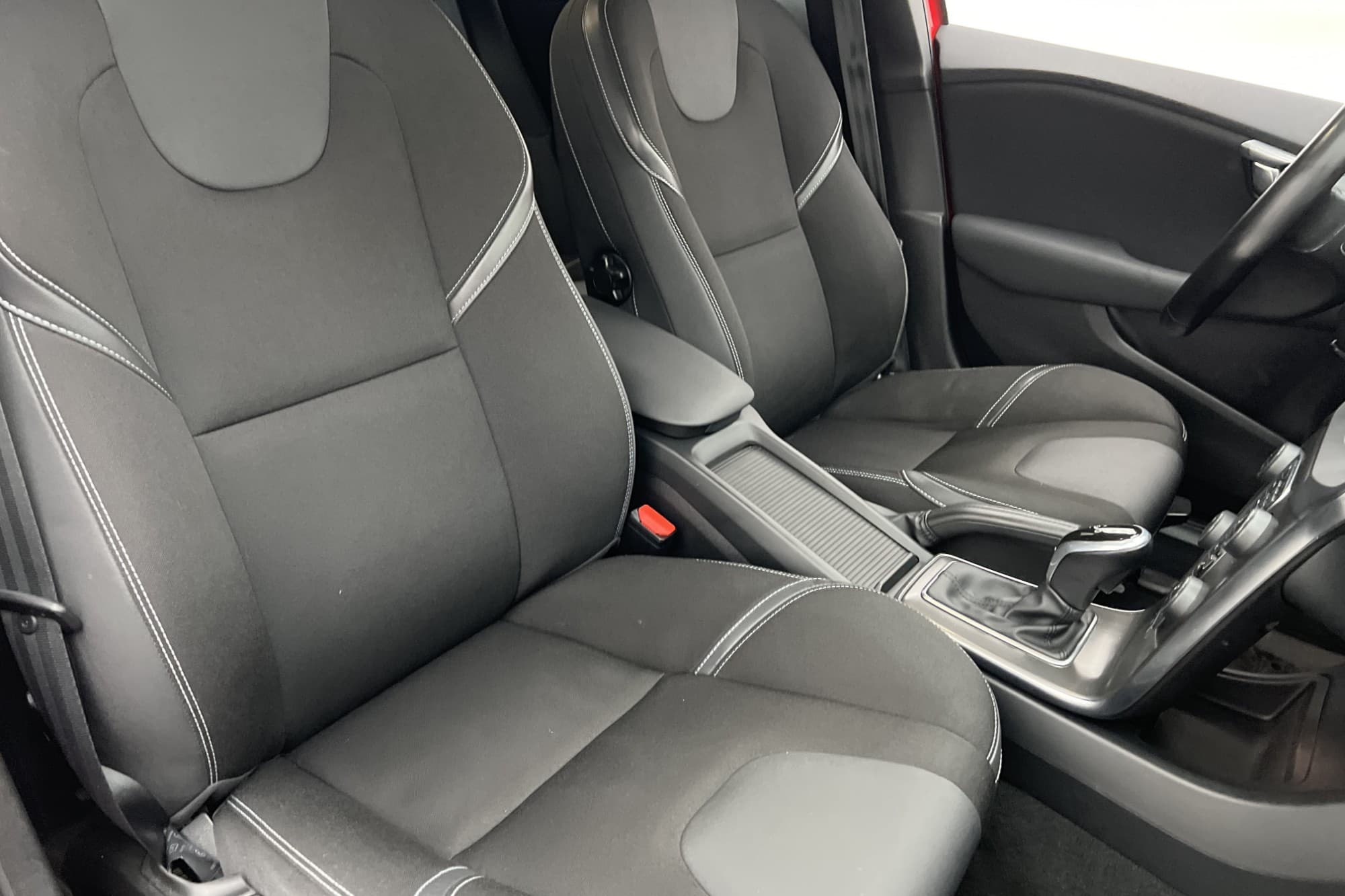 Volvo V40 D2 115hk Momentum Värmare Kamera Navi Farthållare