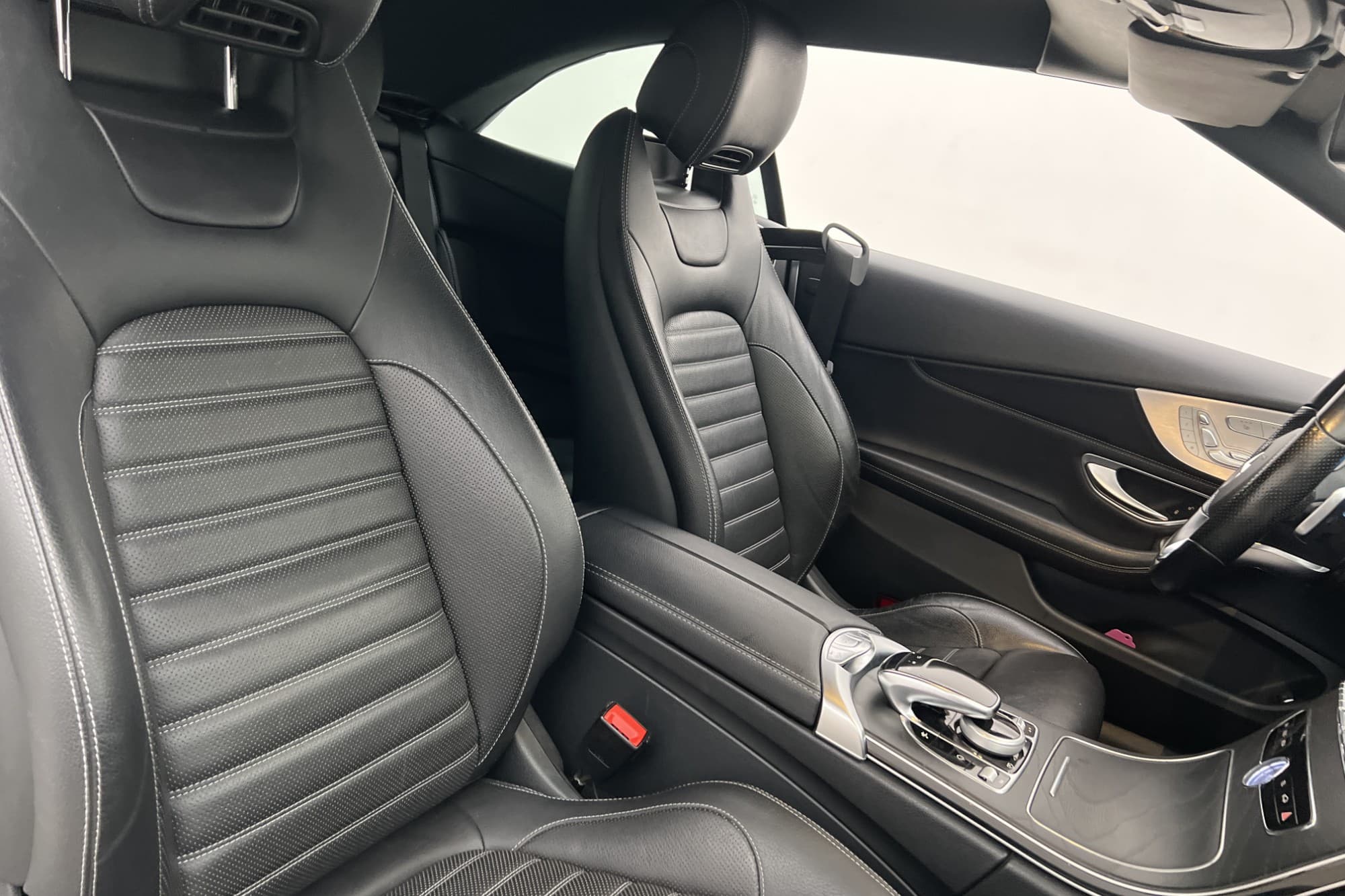 Mercedes-Benz C 200 Cab AMG Cockpit Burmester 360 Navi Skinn
