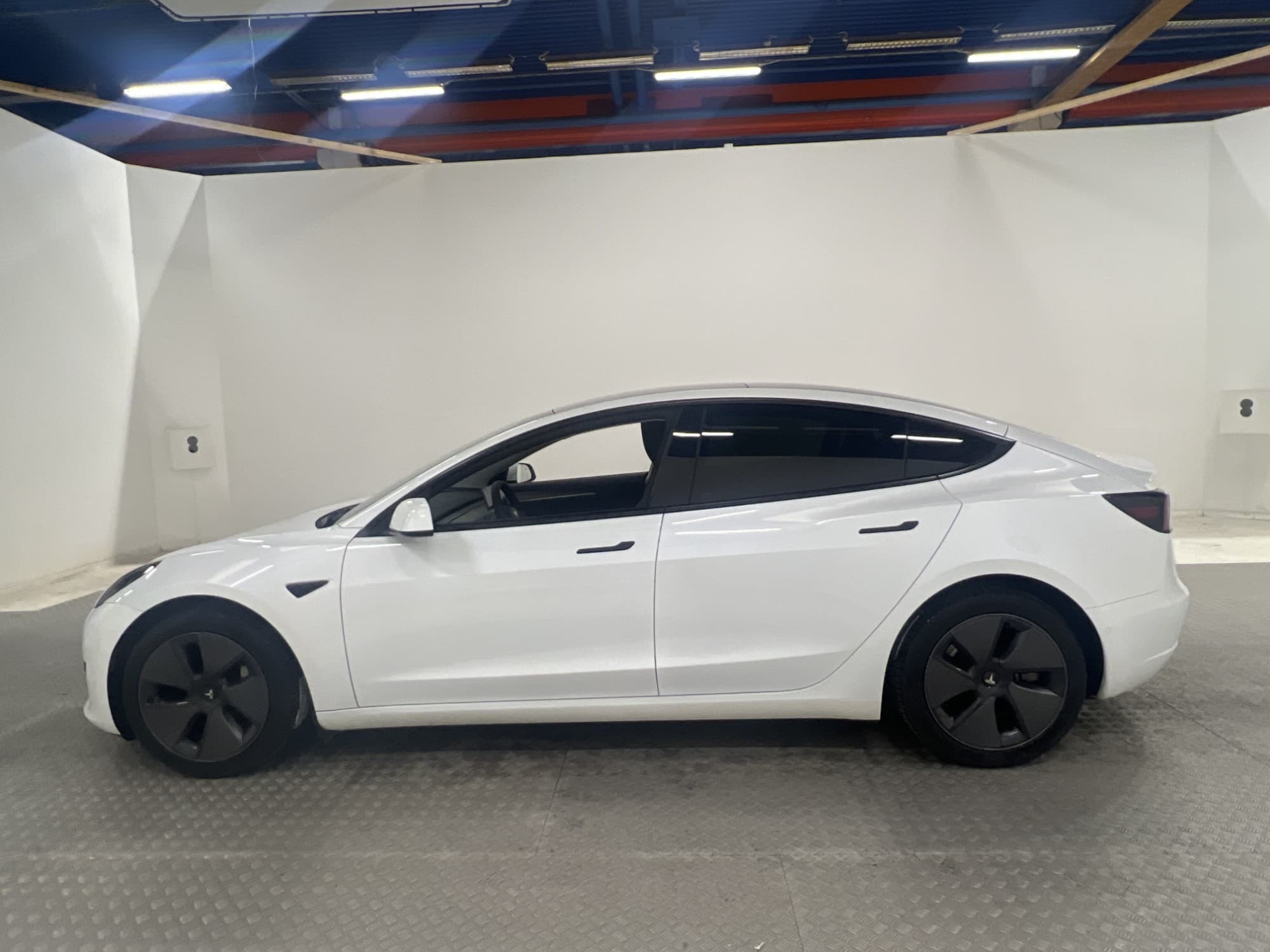 Tesla Model 3 Standard Range Plus 325hk