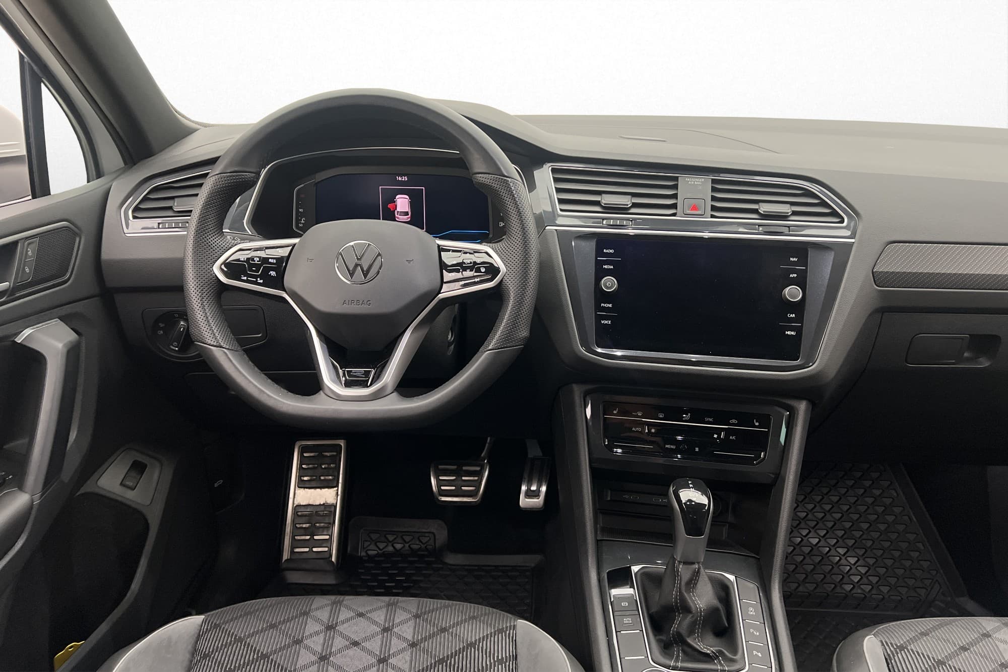 Volkswagen Tiguan TSI 4M 190hk R-Line Värm Cockpit Drag MOMS