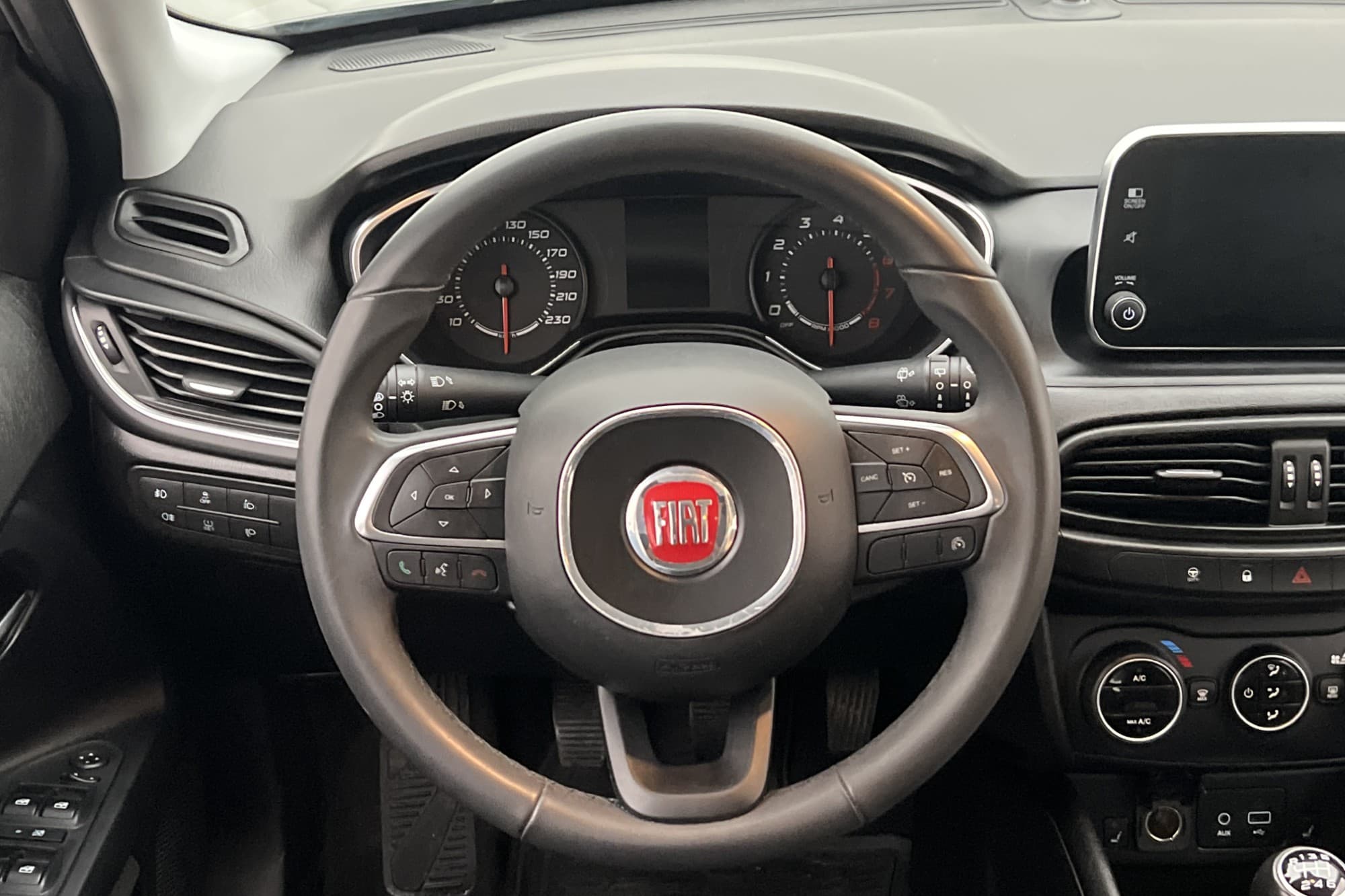 Fiat Tipo Kombi 1.4 FIRE 120hk Lounge P-Sensorer Farthållare