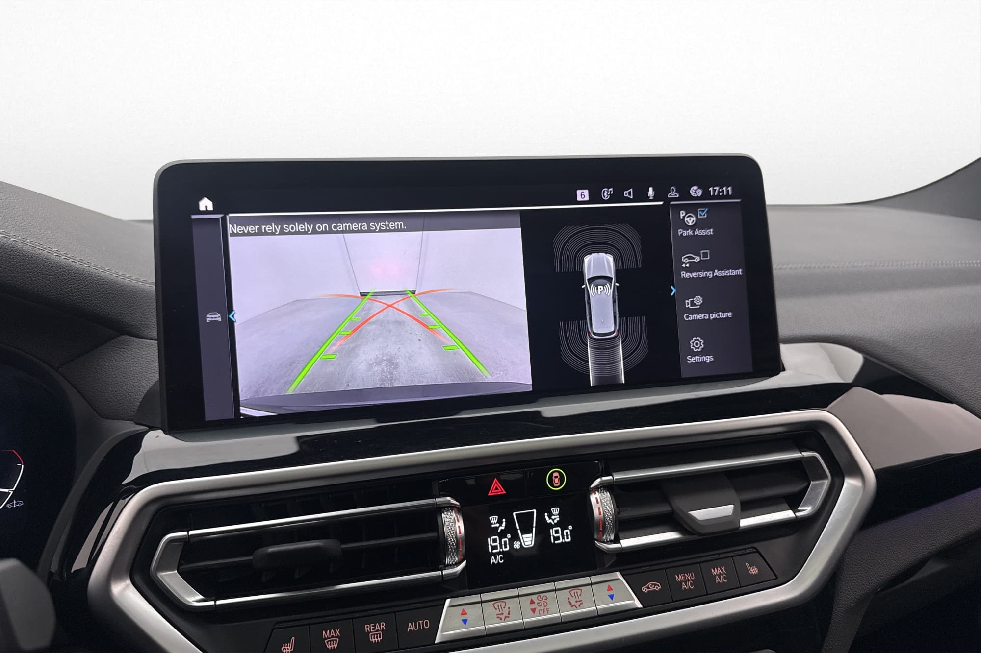 BMW iX3 286hk M Sport Charged Pano Kamera Skinn Drag MOMS