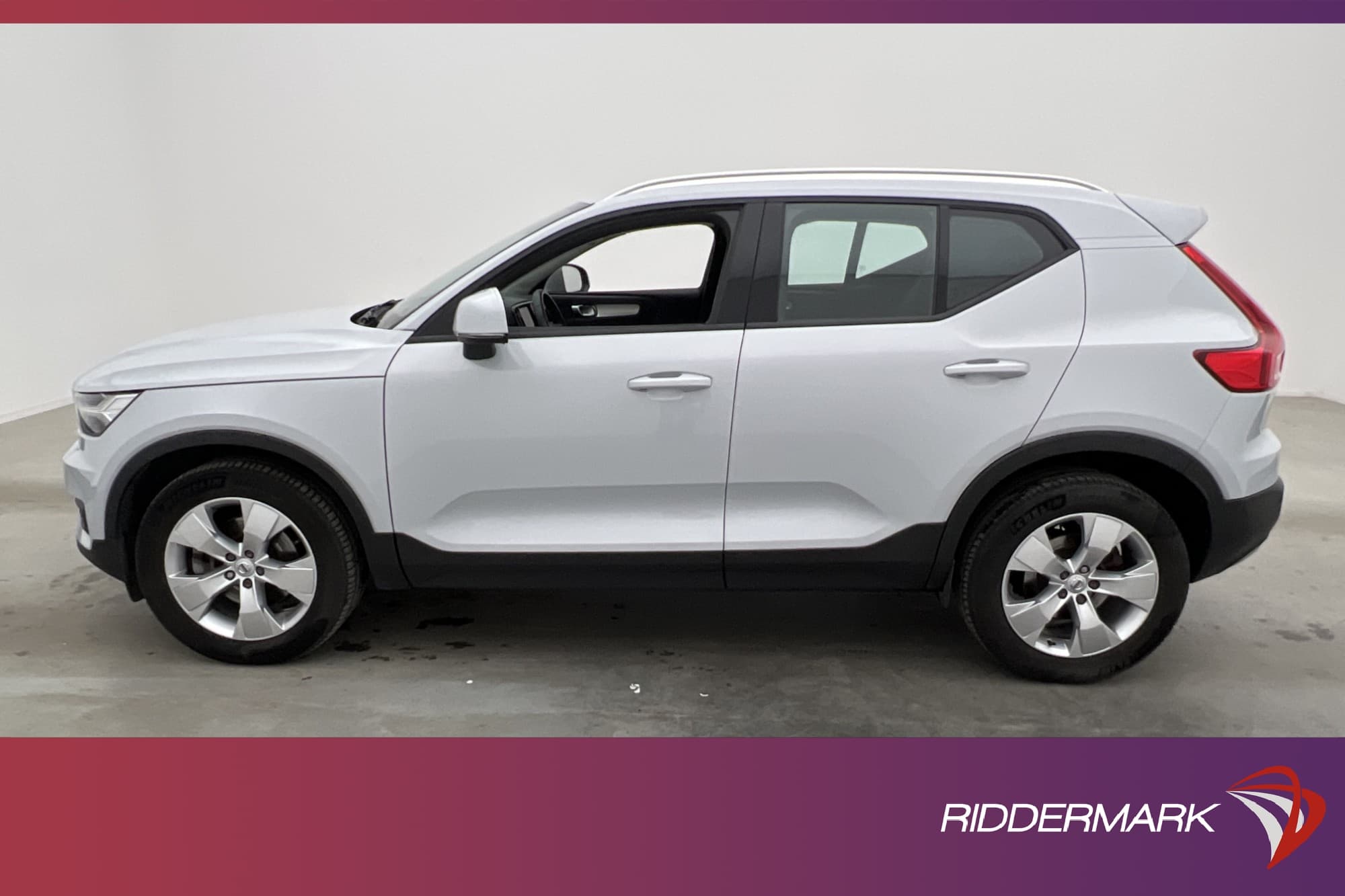 Volvo XC40 B4 DCT 197hk Momentum VOC CarPlay Backkamera