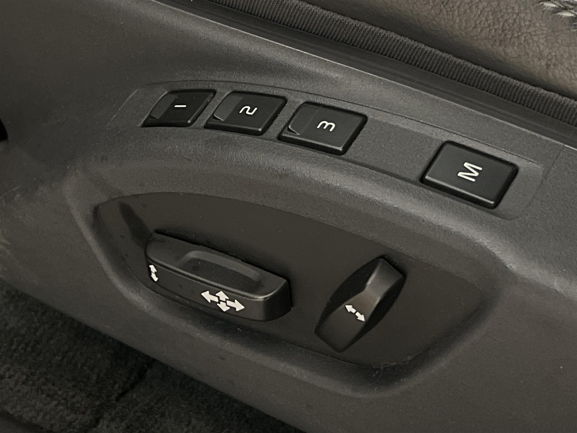 Volvo XC60 D4 AWD 190hk Summum Voc Navi D-värm Drag Navi