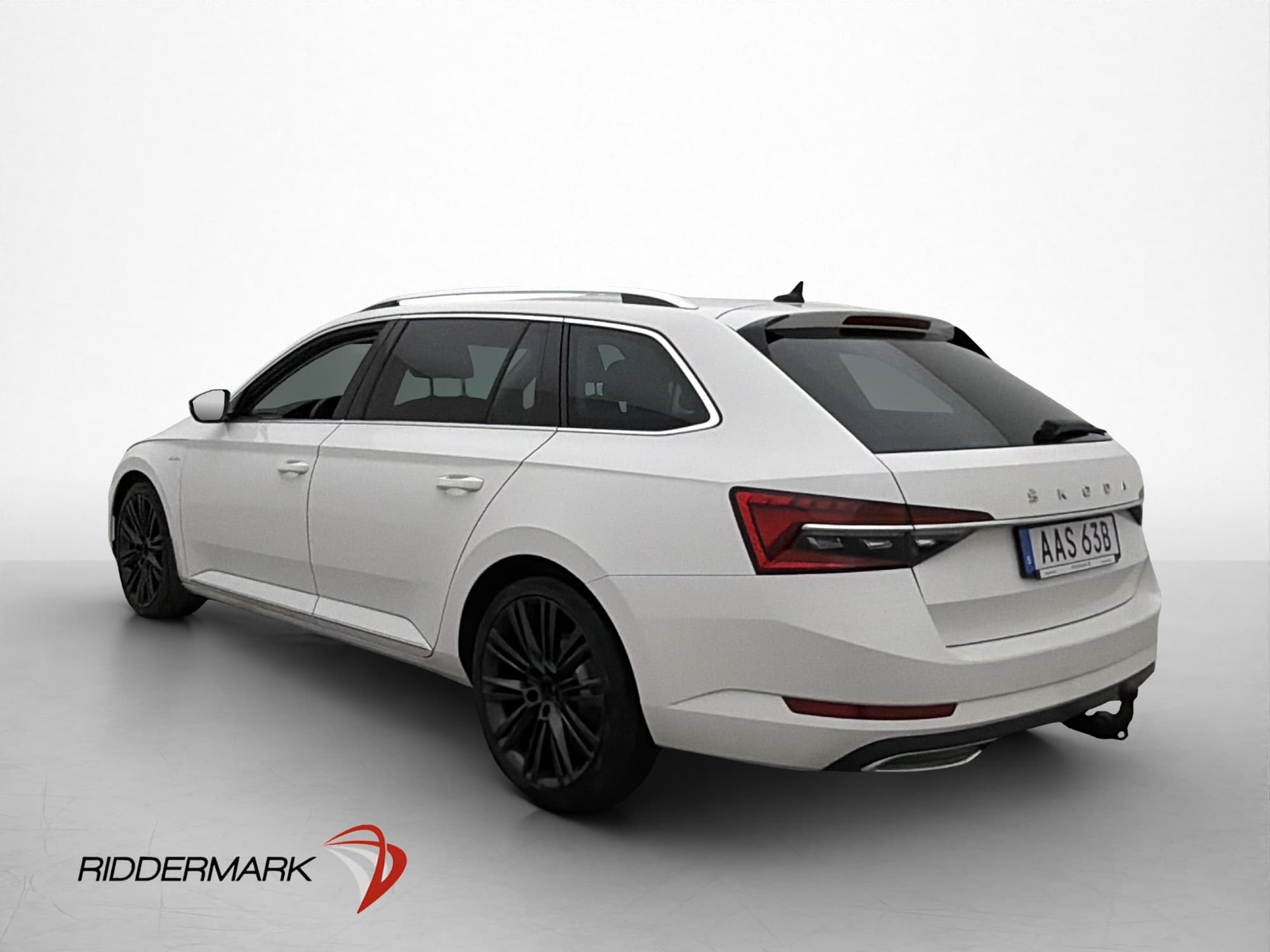 Skoda Superb 4x4 L&K Canton Värmare Drag Skinn Kamera