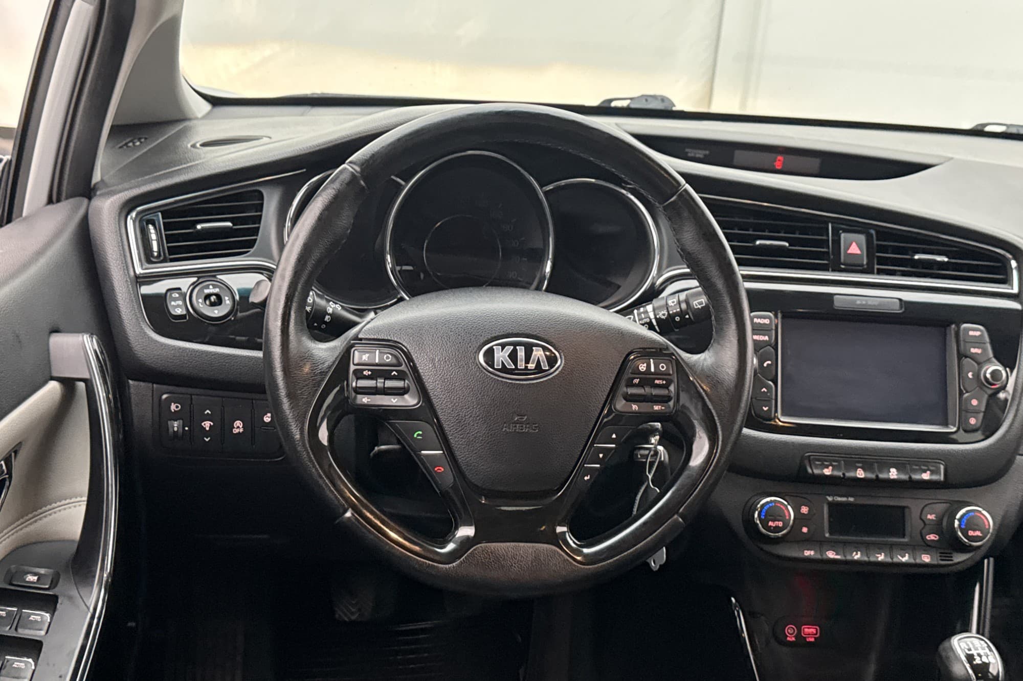 Kia Ceed 1.6 136hk M&K-Värmare Dragkrok LED-Ramp Kamera Navi