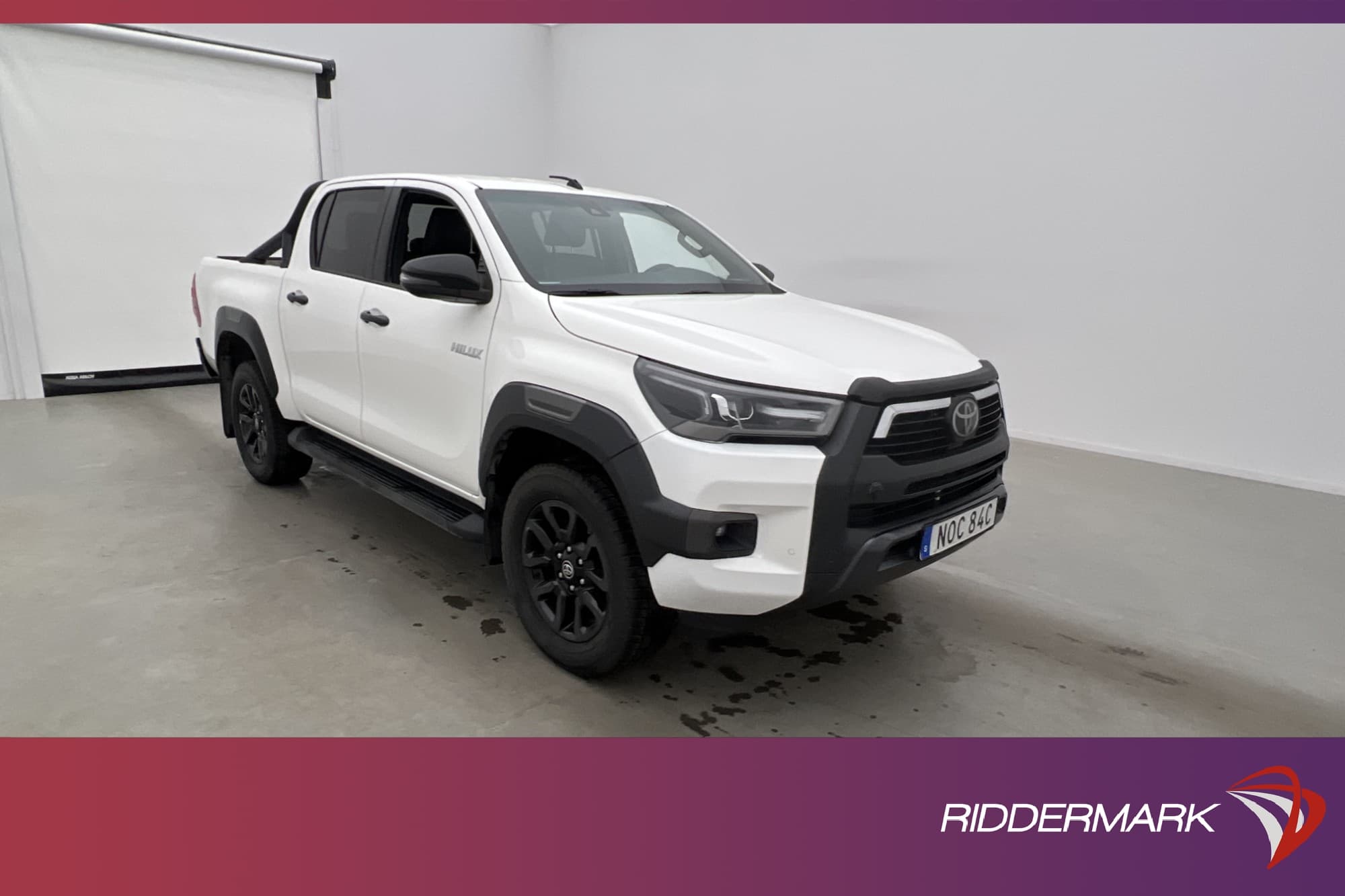 Toyota Hilux Invincible 2.8 4WD M/K-Värm Drag JBL Diff MOMS