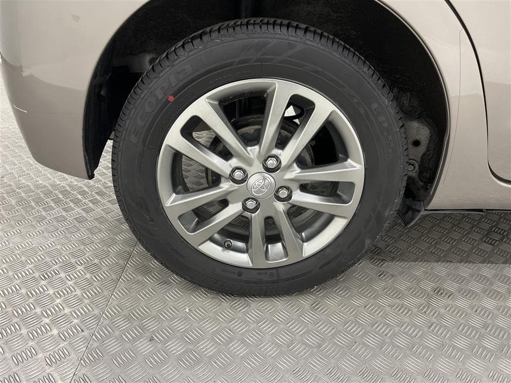 Toyota Yaris 1.33 100hk B-Kam Nyserv Låg Skatt 0,42L/mil