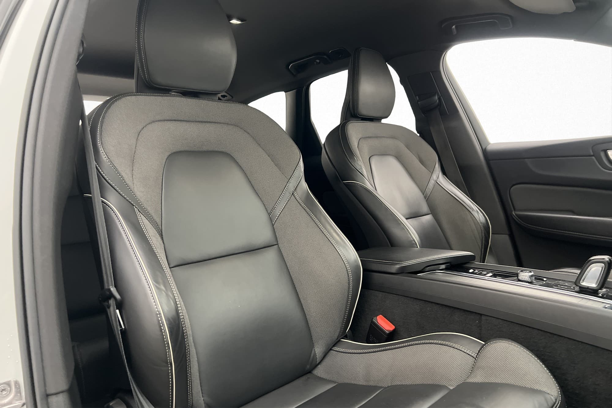 Volvo XC60 B5 AWD R-Design H/K 360° Värmare Adapt-fart Drag