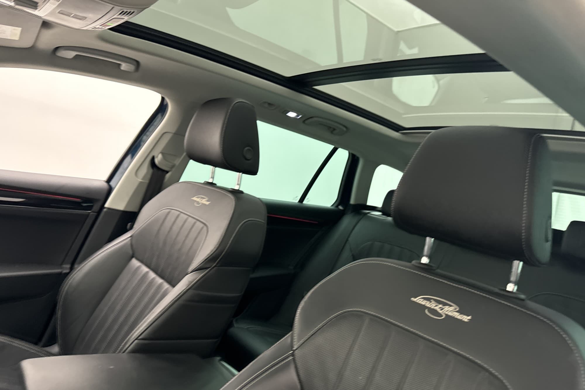 Skoda Superb iV Plug-in L&K Pano Värm Cockpit Kamera Drag