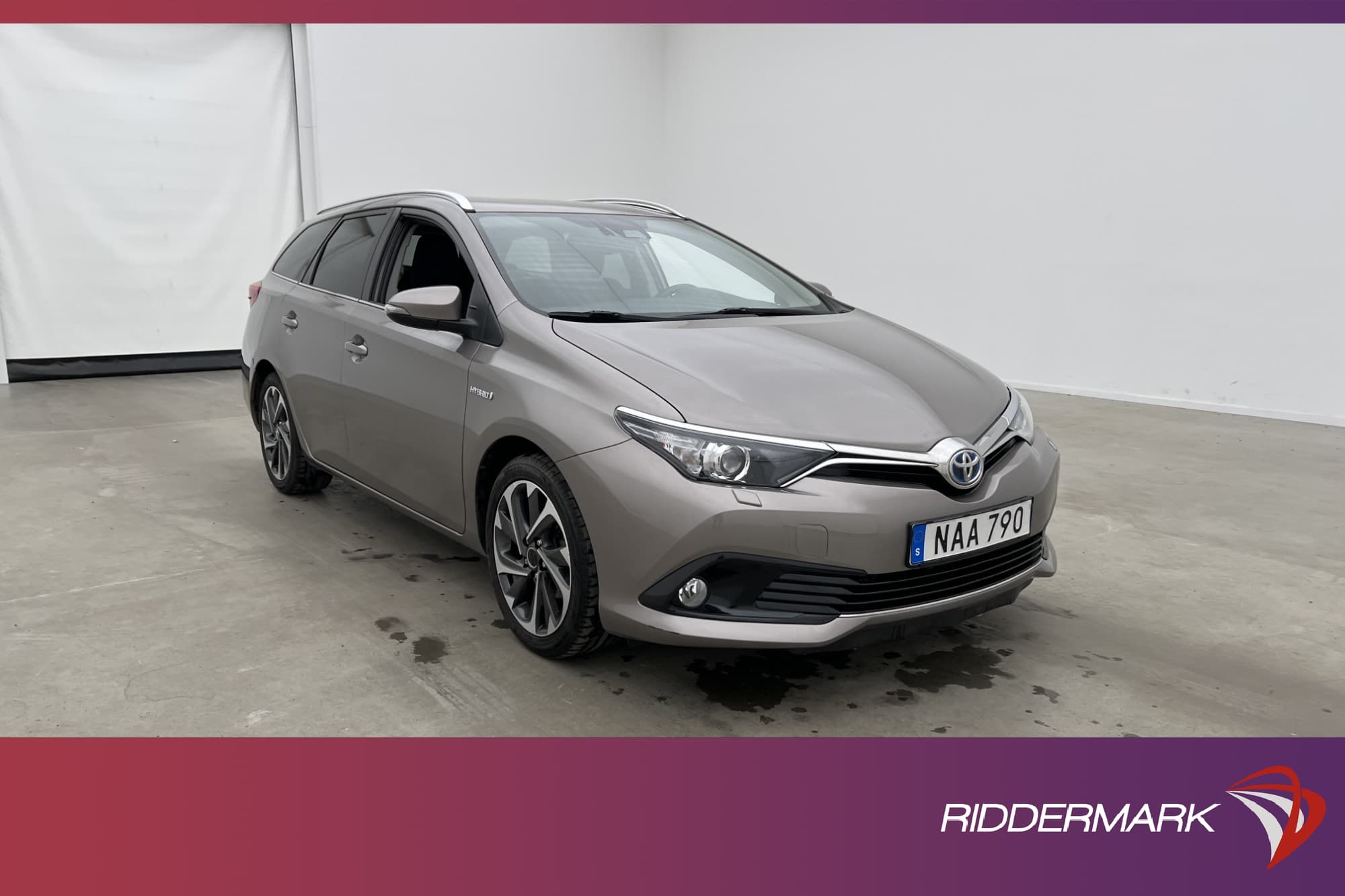 Toyota Auris Touring Hybrid 136hk Active