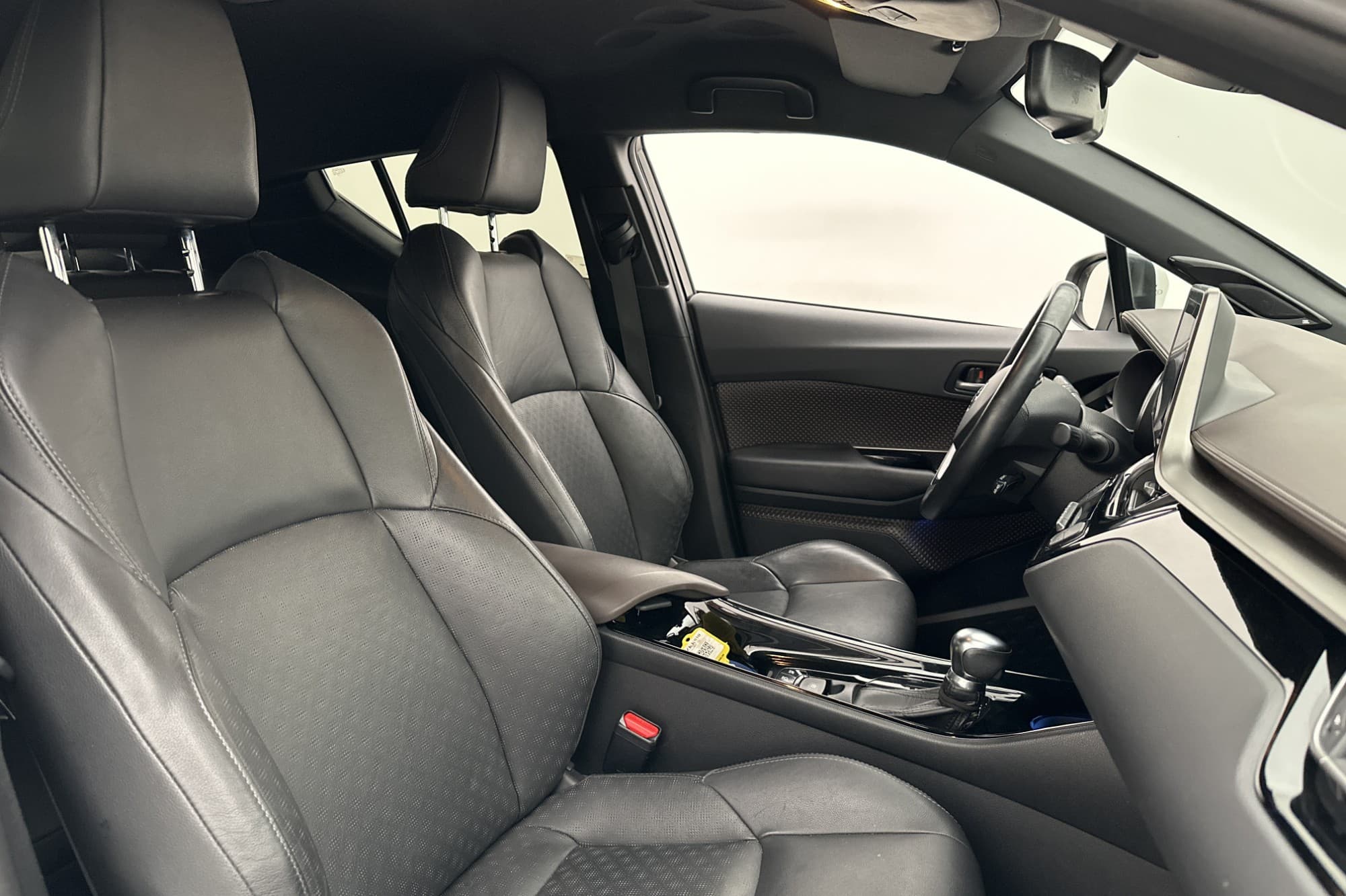Toyota C-HR Hybrid CVT 122hk Executive JBL Kamera Navi Skinn