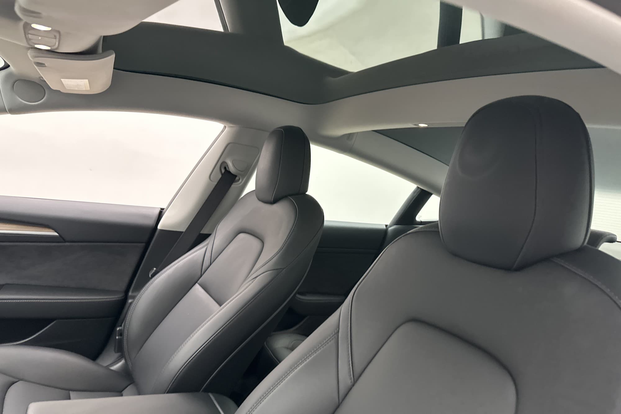 Tesla Model 3 Long Range AWD Autopilot Svensksåld MOMS