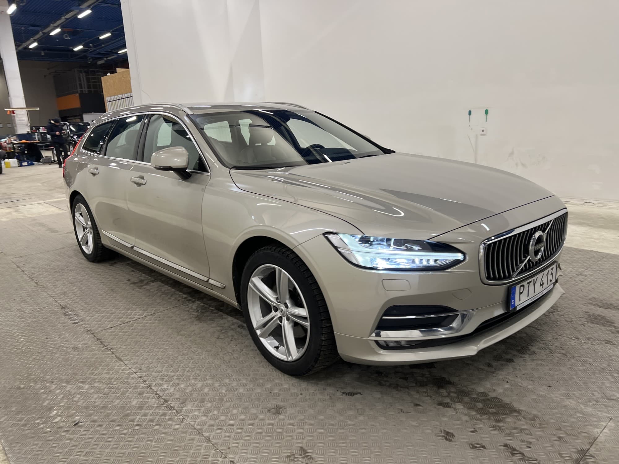 Volvo V90 D4 AWD