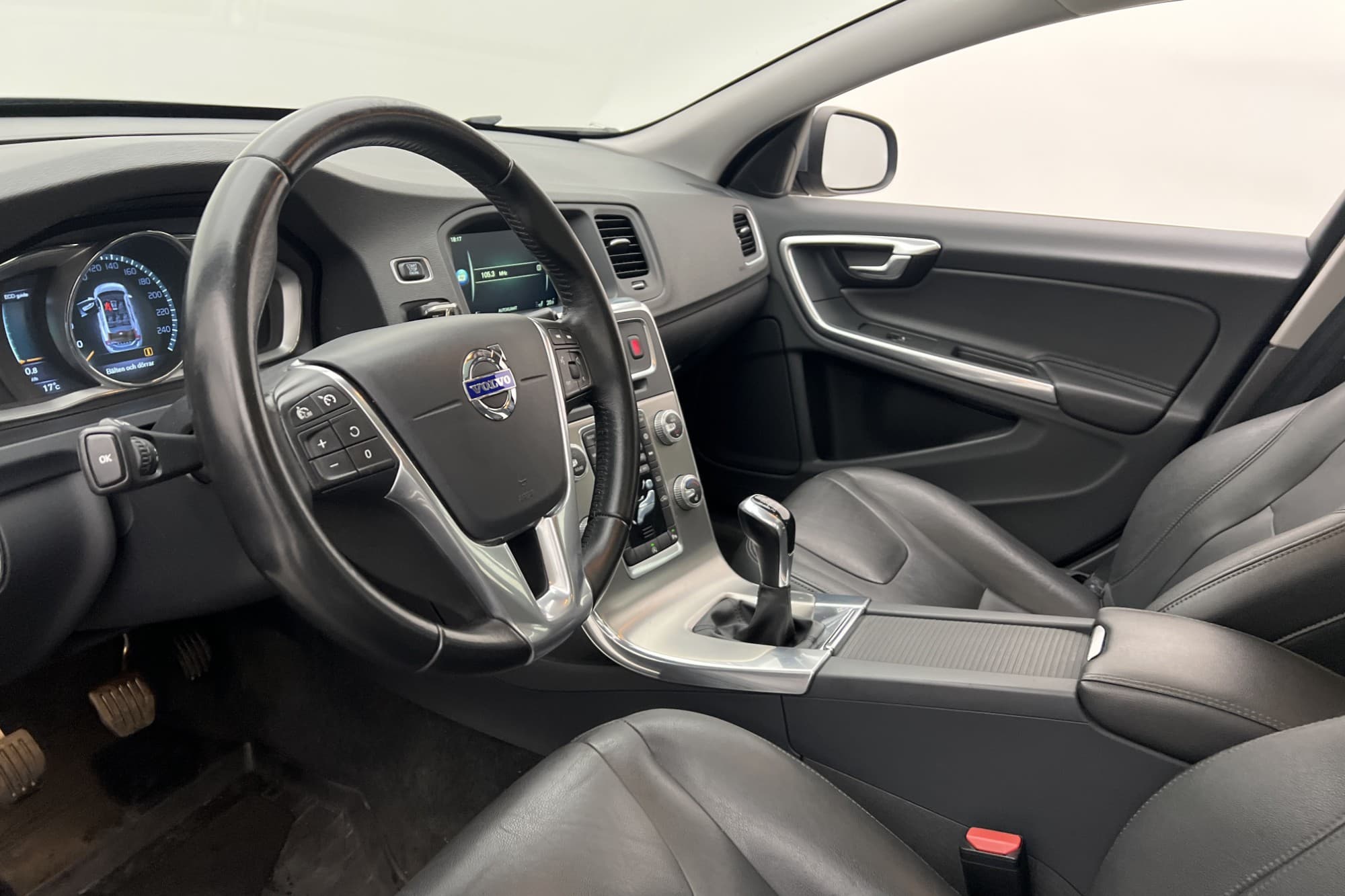 Volvo V60 D4 190hk Summum Taklucka D-Värm VOC Skinn Navi