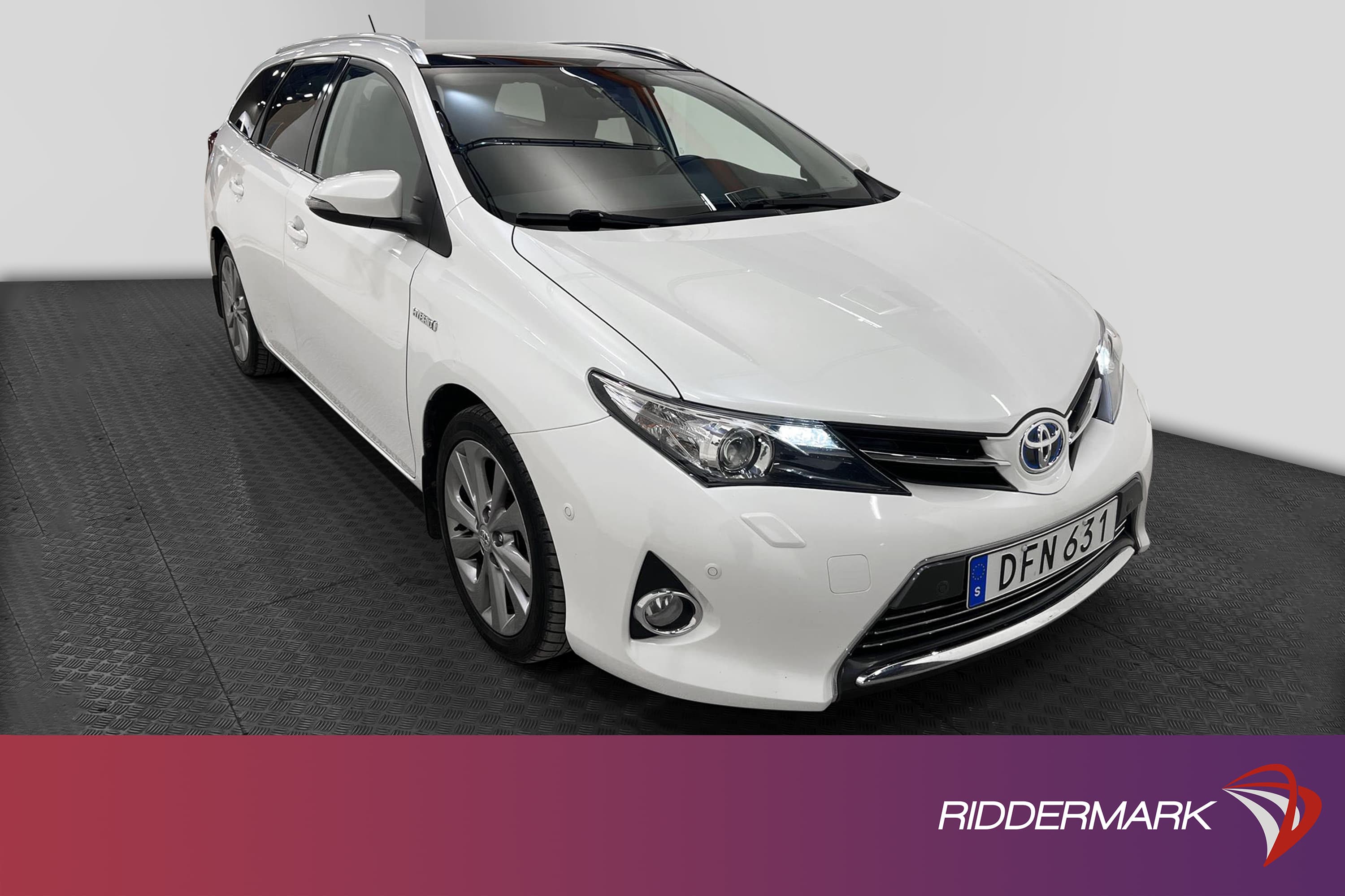 Toyota Auris Hybrid e-CVT 136hk Navi Pano B-Kam 0,40L/mil