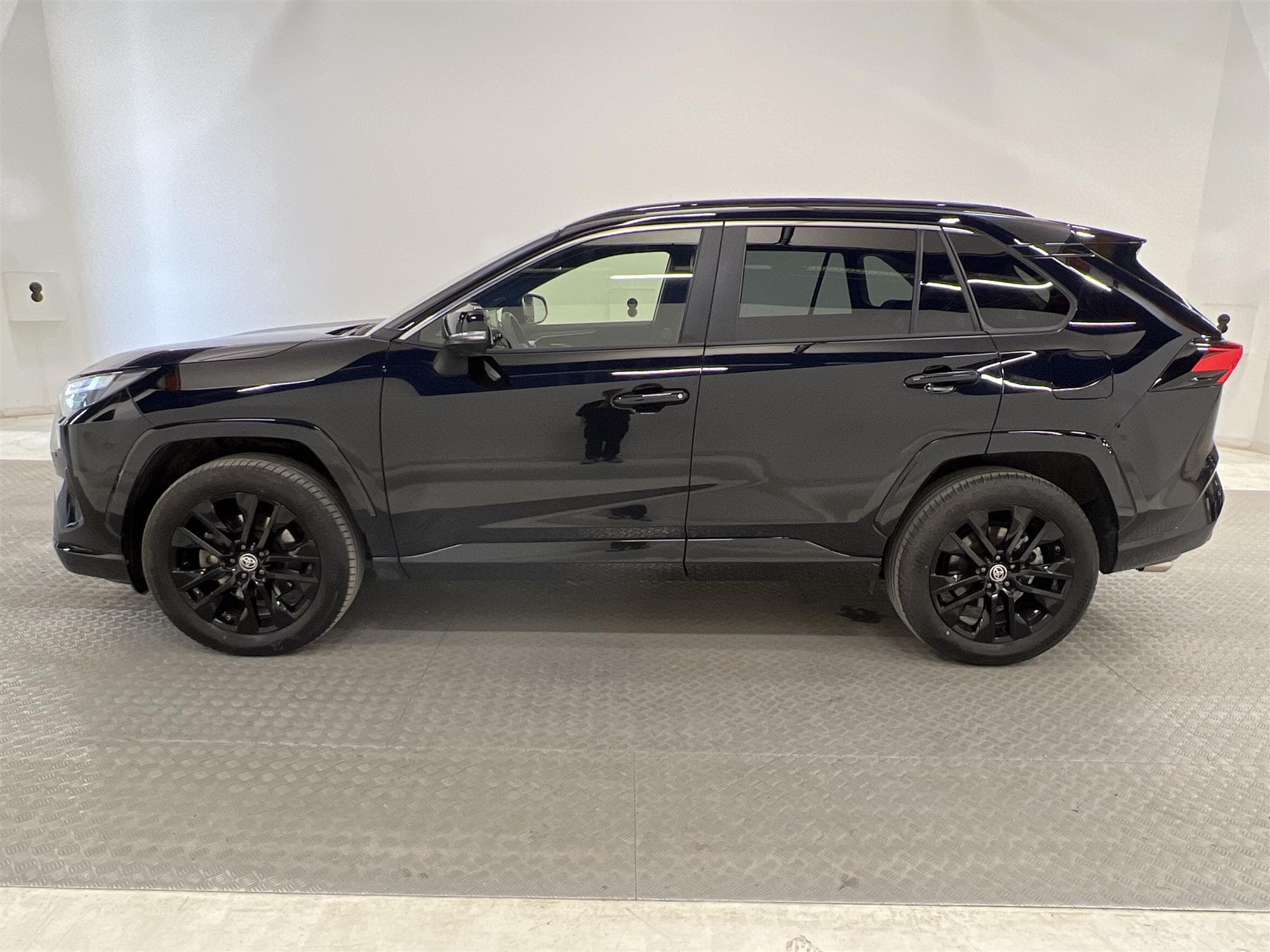 Toyota RAV4 Hybrid AWD-i E-CVT 222hk