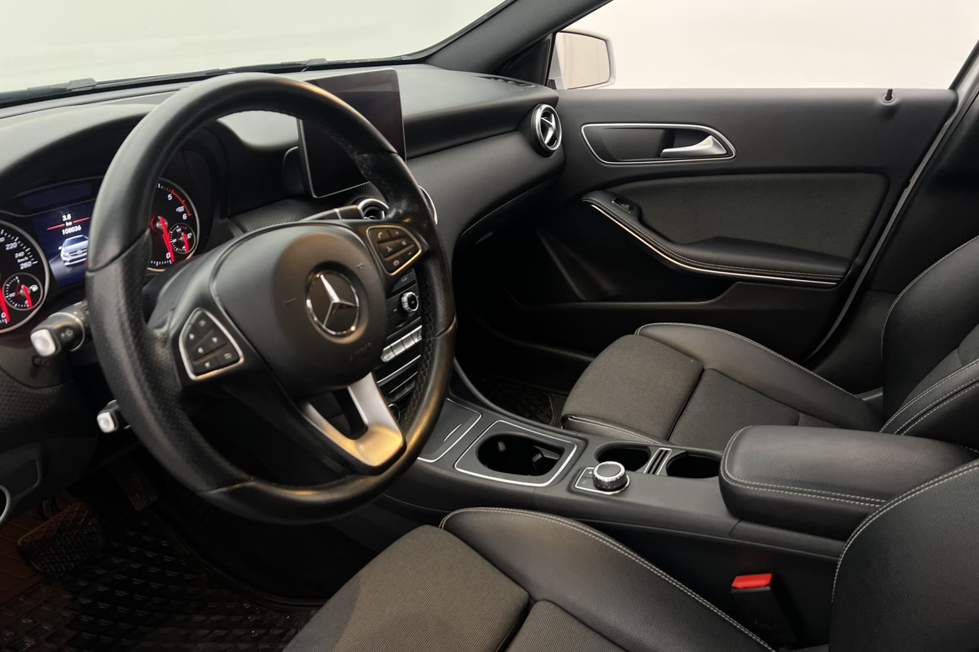Mercedes-Benz A 200 d 136hk AMG Kamera CarPlay Drag