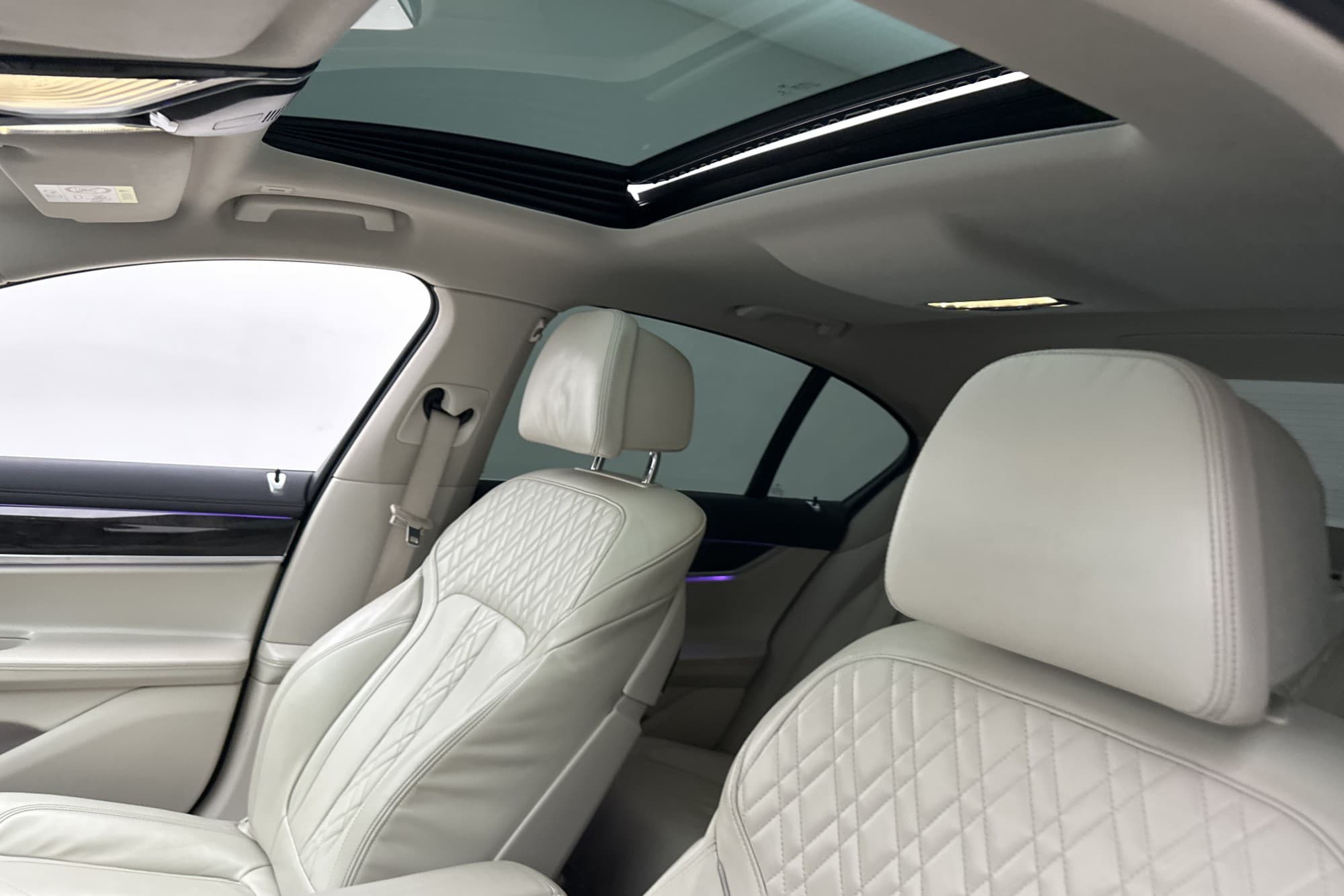 BMW 730 d xDrive Taklucka Luftfjädring H/K Massage 360° Drag