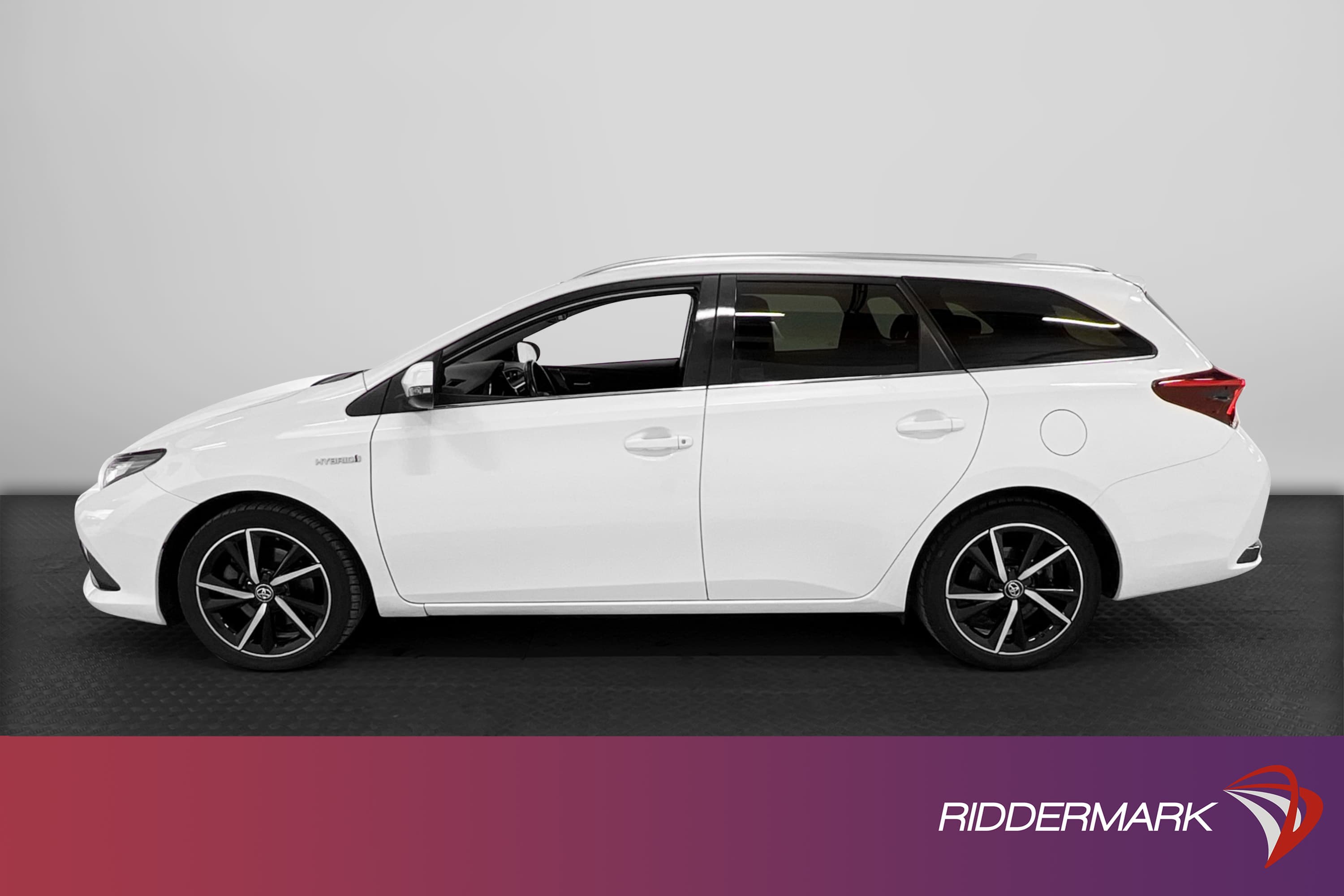 Toyota Auris TS Hybrid e-CVT 136hk