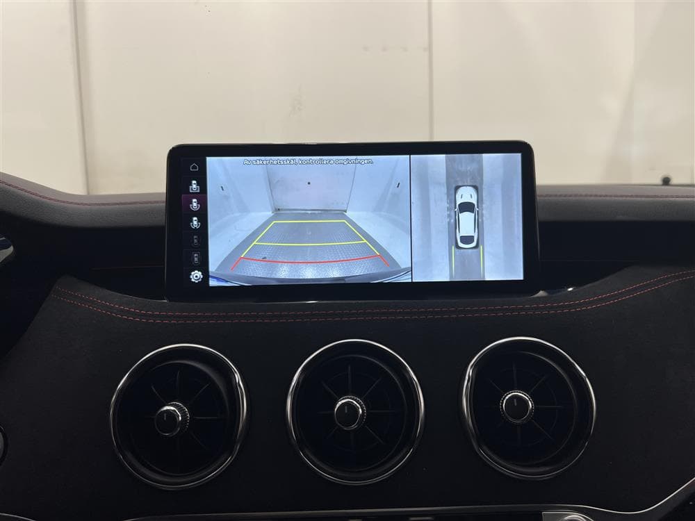 Kia Stinger GT 3.3 T-GDi AWD 370hk Pano H/K HUD 360° Naviinteriör