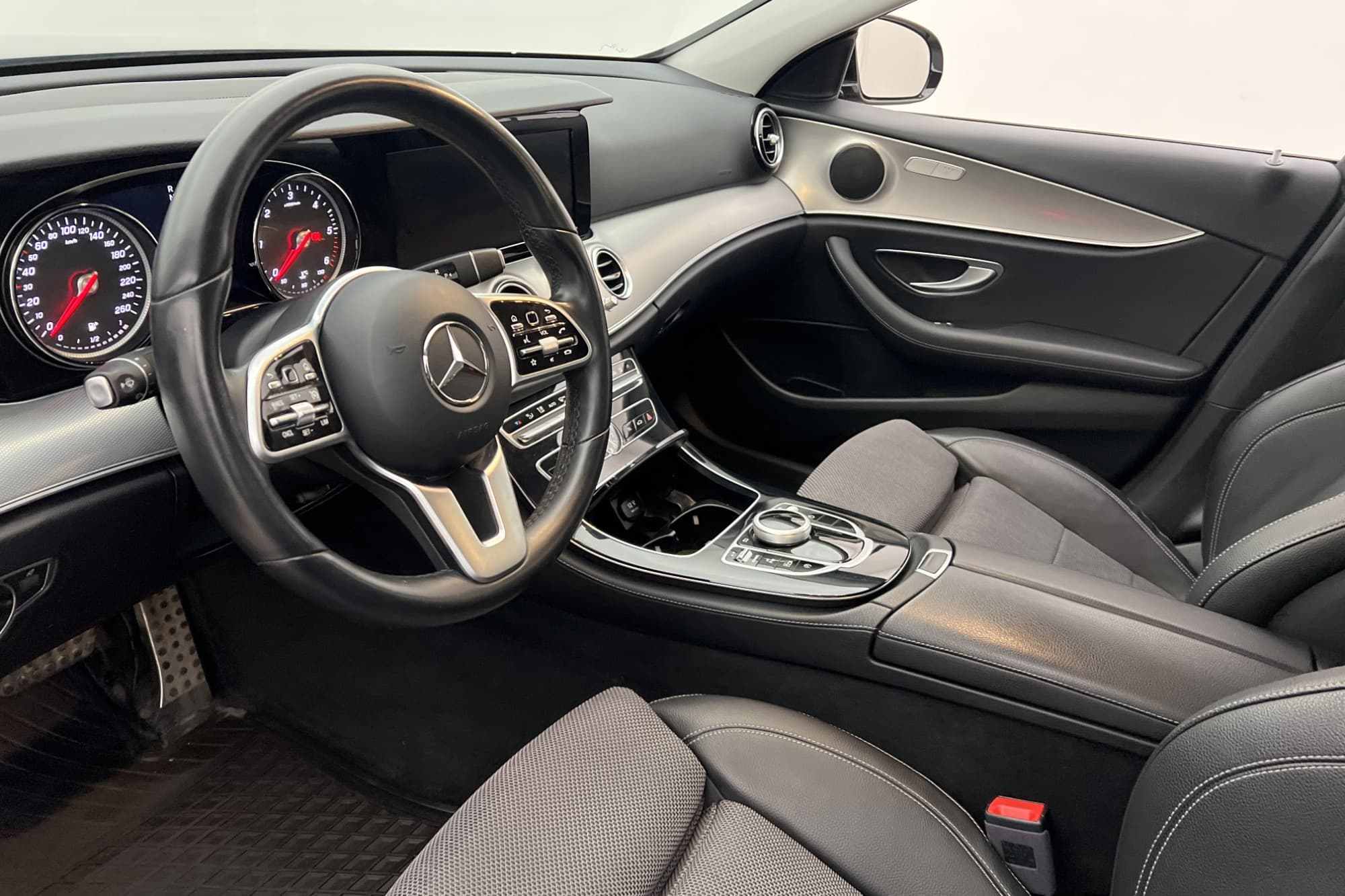 Mercedes-Benz E 200 Sedan Avantgarde Kamera Navi Halvskinn
