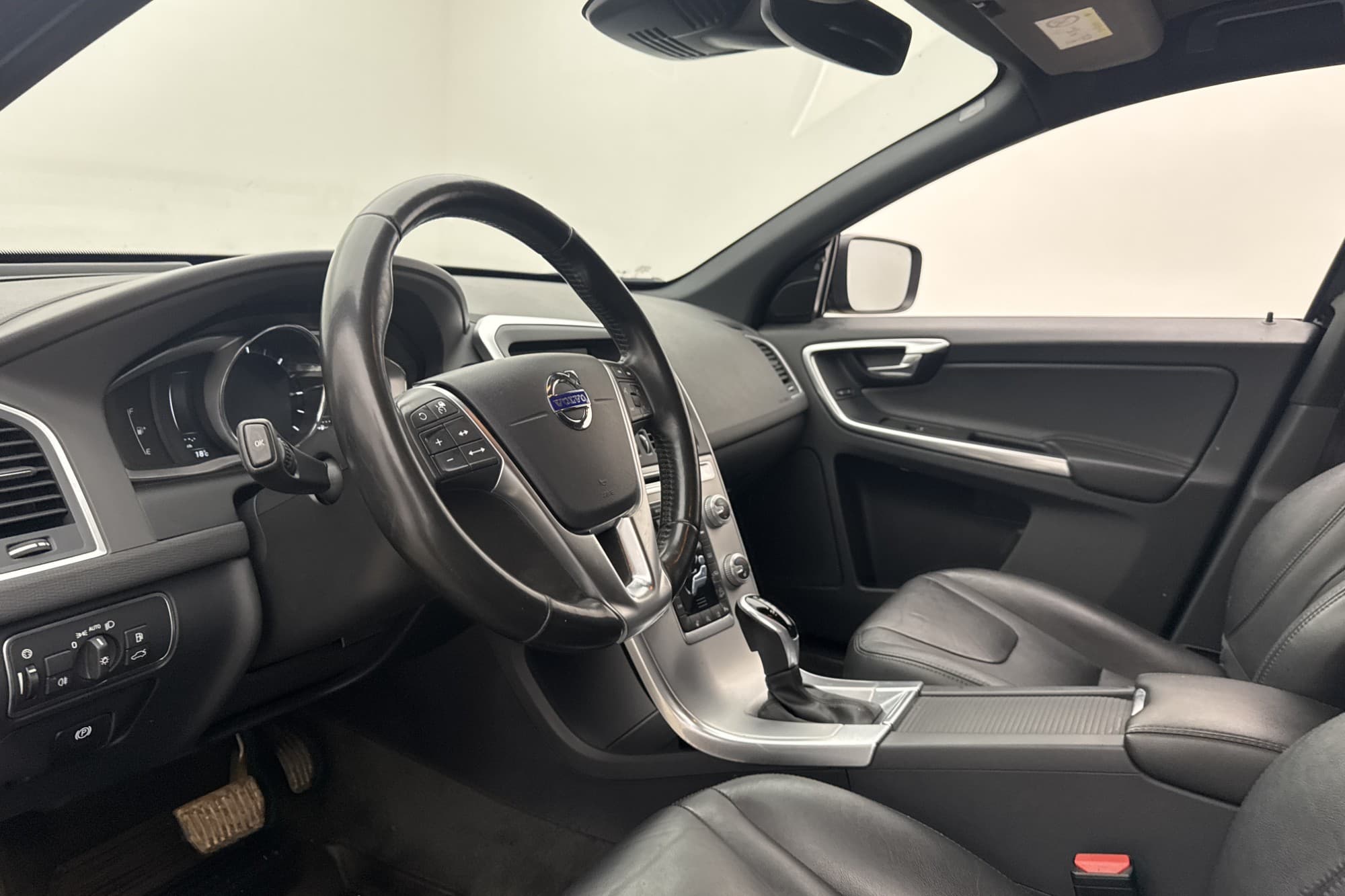 Volvo XC60 D4 AWD Summum Classic VOC Kamera Navi Skinn Drag