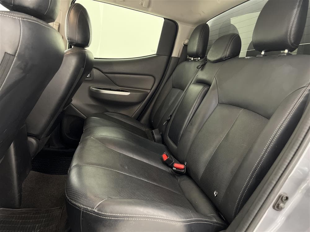 Fiat Fullback 2.4 Automat 181hk Hundkåpa Värmare Moms interiör