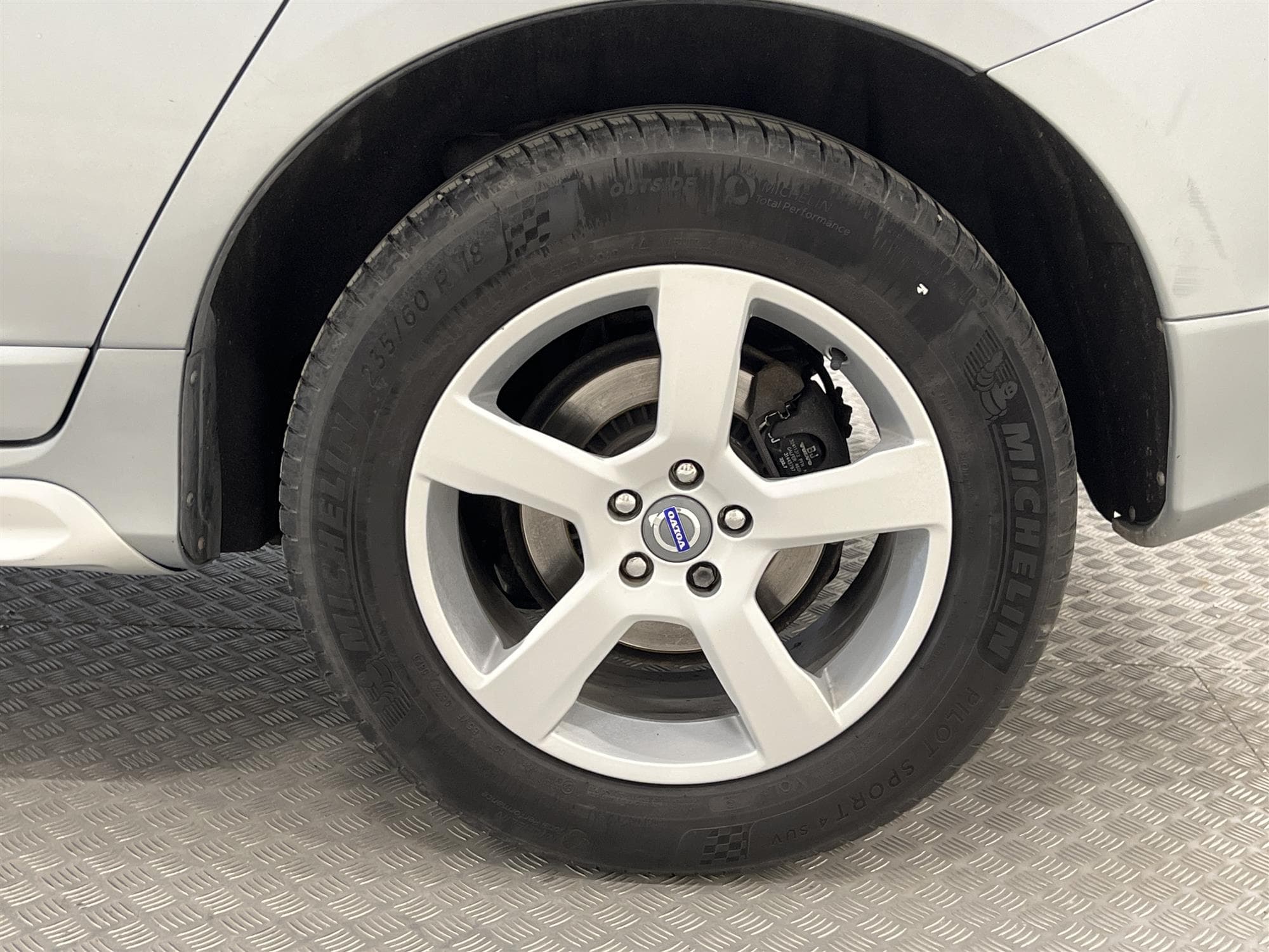 Volvo XC60 D4 AWD 163hk R Design Voc D-Värm Pano Navi BLIS