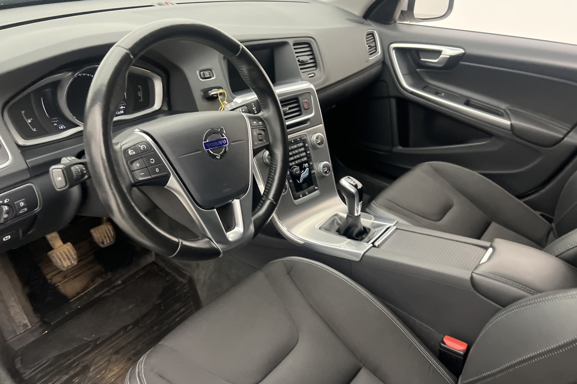 Volvo V60 D4 190hk Momentum VOC D-Värm Rattvärme Halvskinn