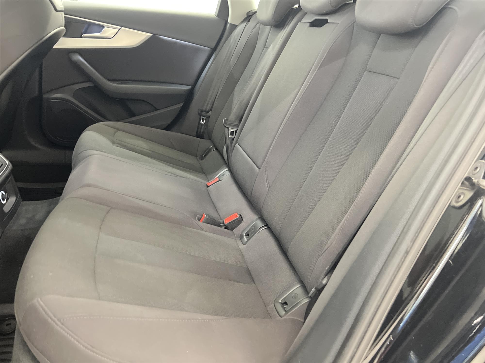 Audi A4 2.0 TDI Quattro 190hk D-Värmare Drag Audi Connect 