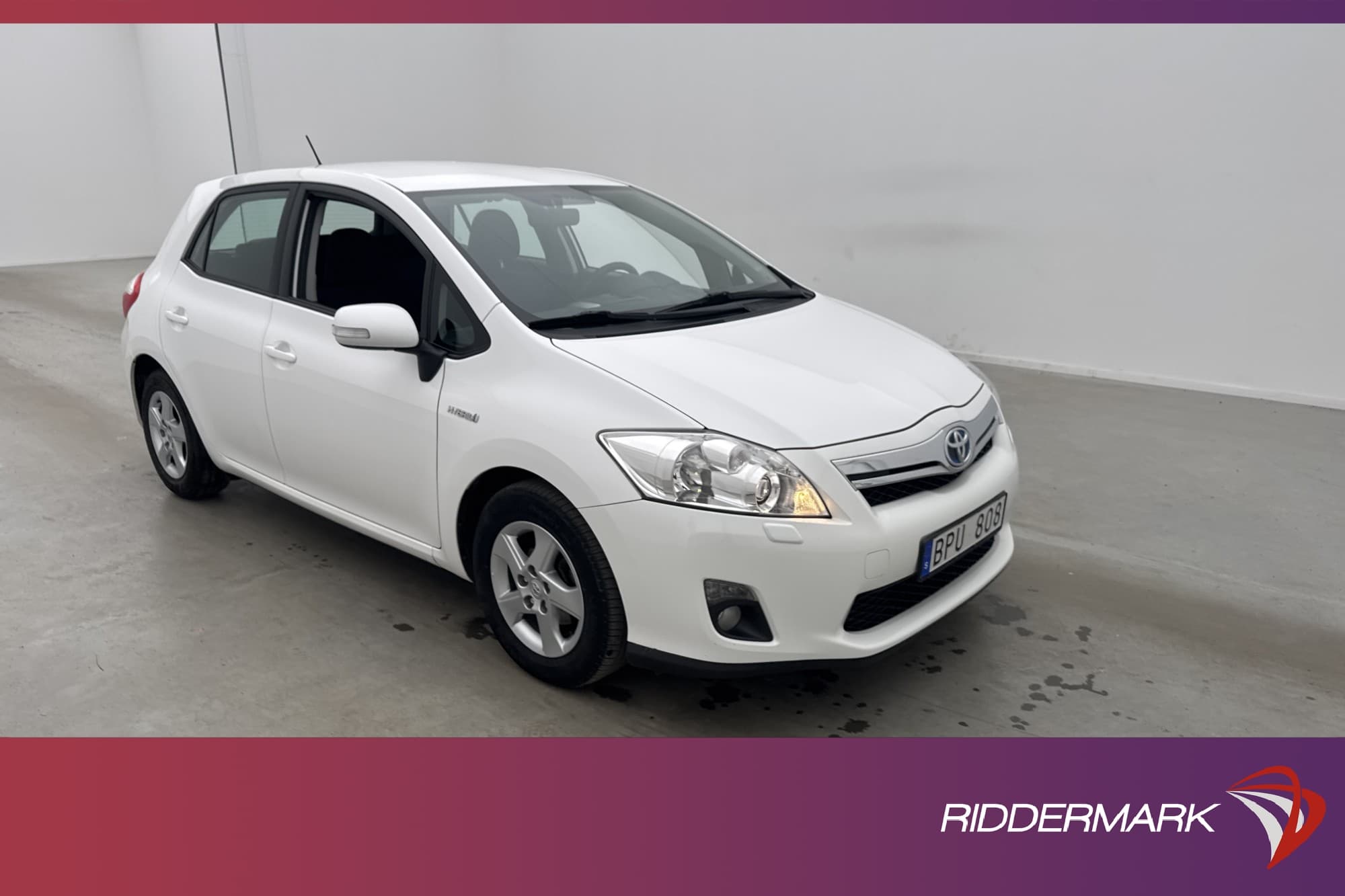 Toyota Auris Hybrid e-CVT 136hk