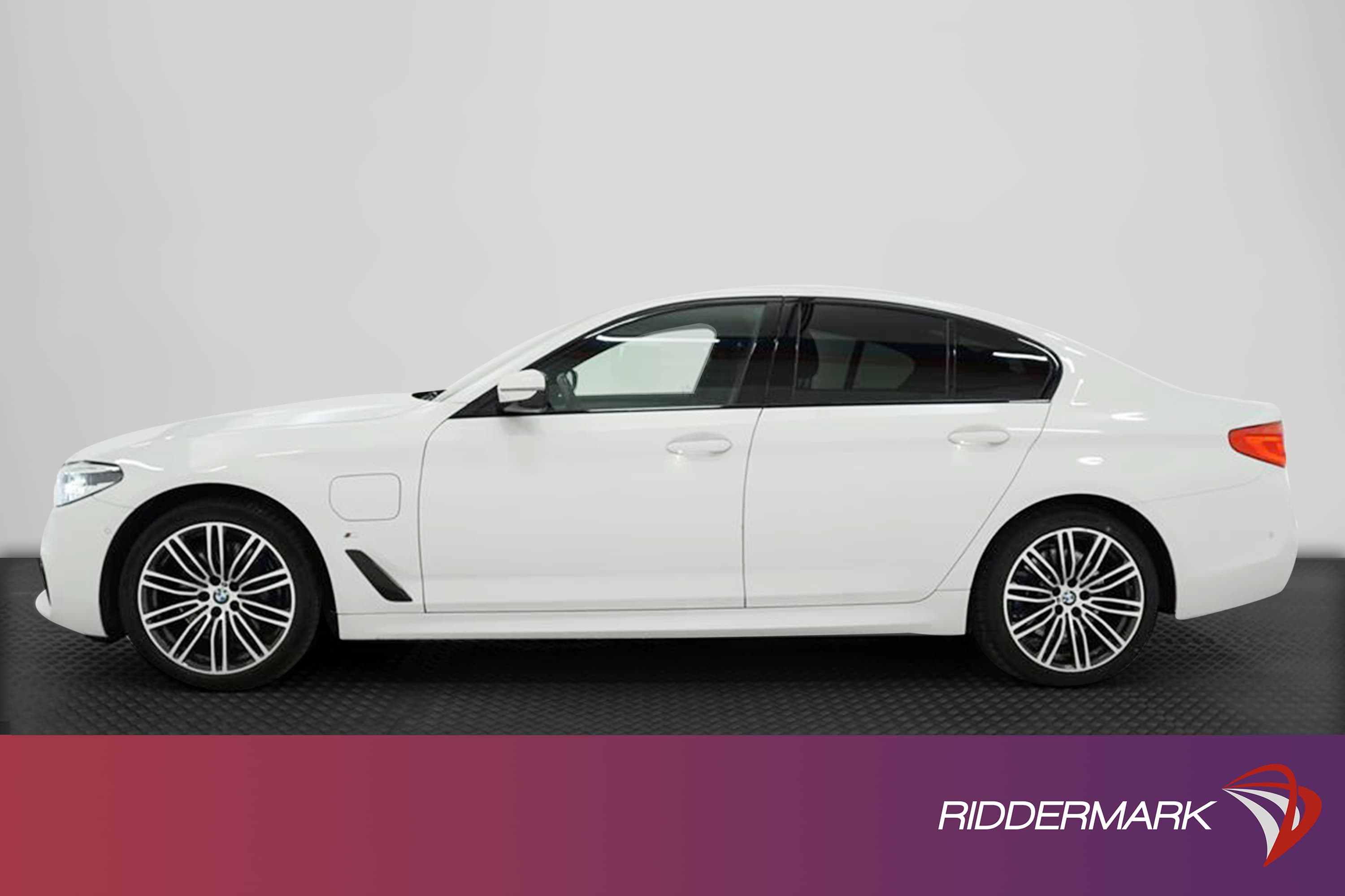 BMW 530e iPerformance 252hk M Sport Backkamera HiFi Naviexteriör