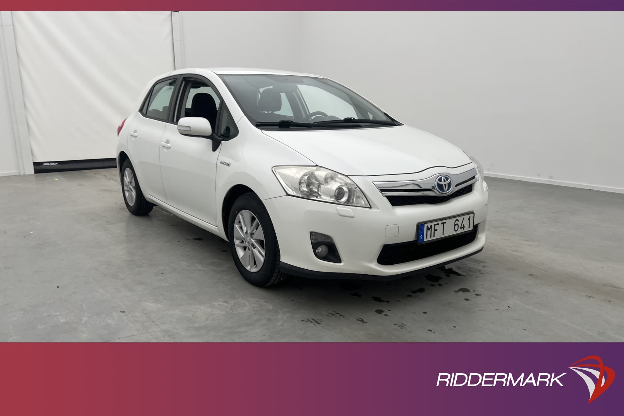 Toyota Auris Hybrid e-CVT 136hk