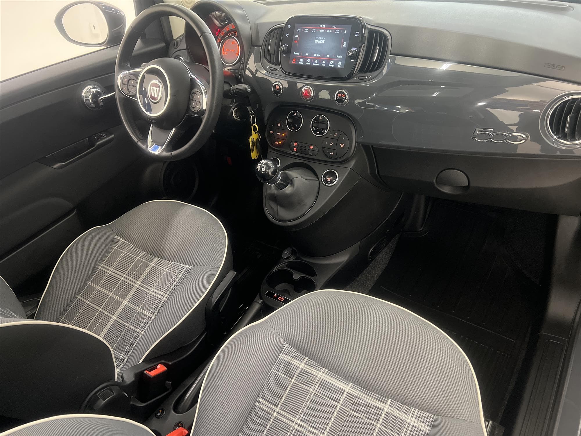Fiat 500 1.2 69hk Panoramaglastak PDC 738kr Skatt Ny Kamrem