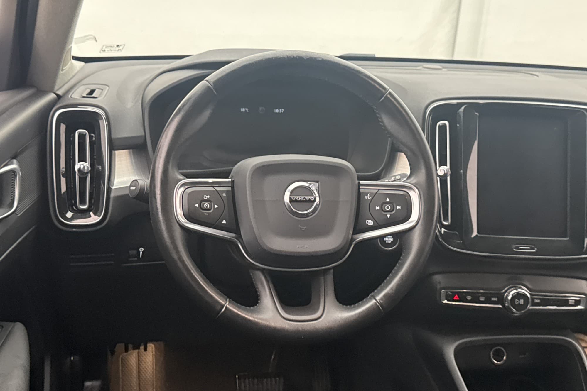 Volvo XC40 D3 150hk Momentum VOC Värmare Keyless Halvskinn