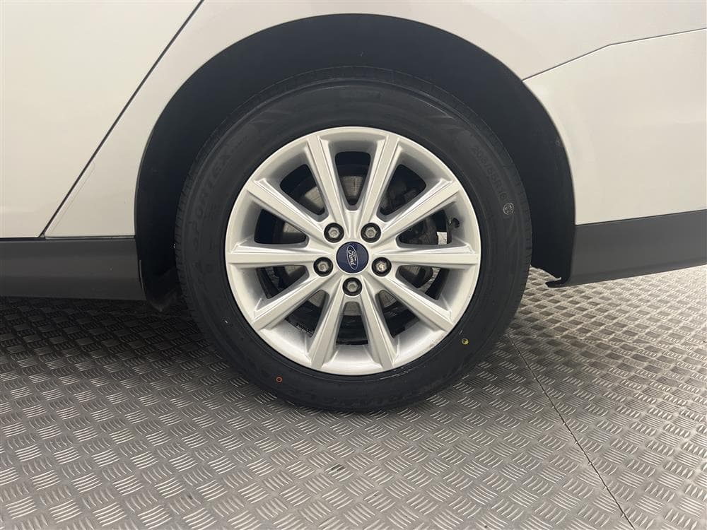 Ford Focus 1.5 TDCi 120hk Välservad Låg Skatt 0,38L/mil interiör