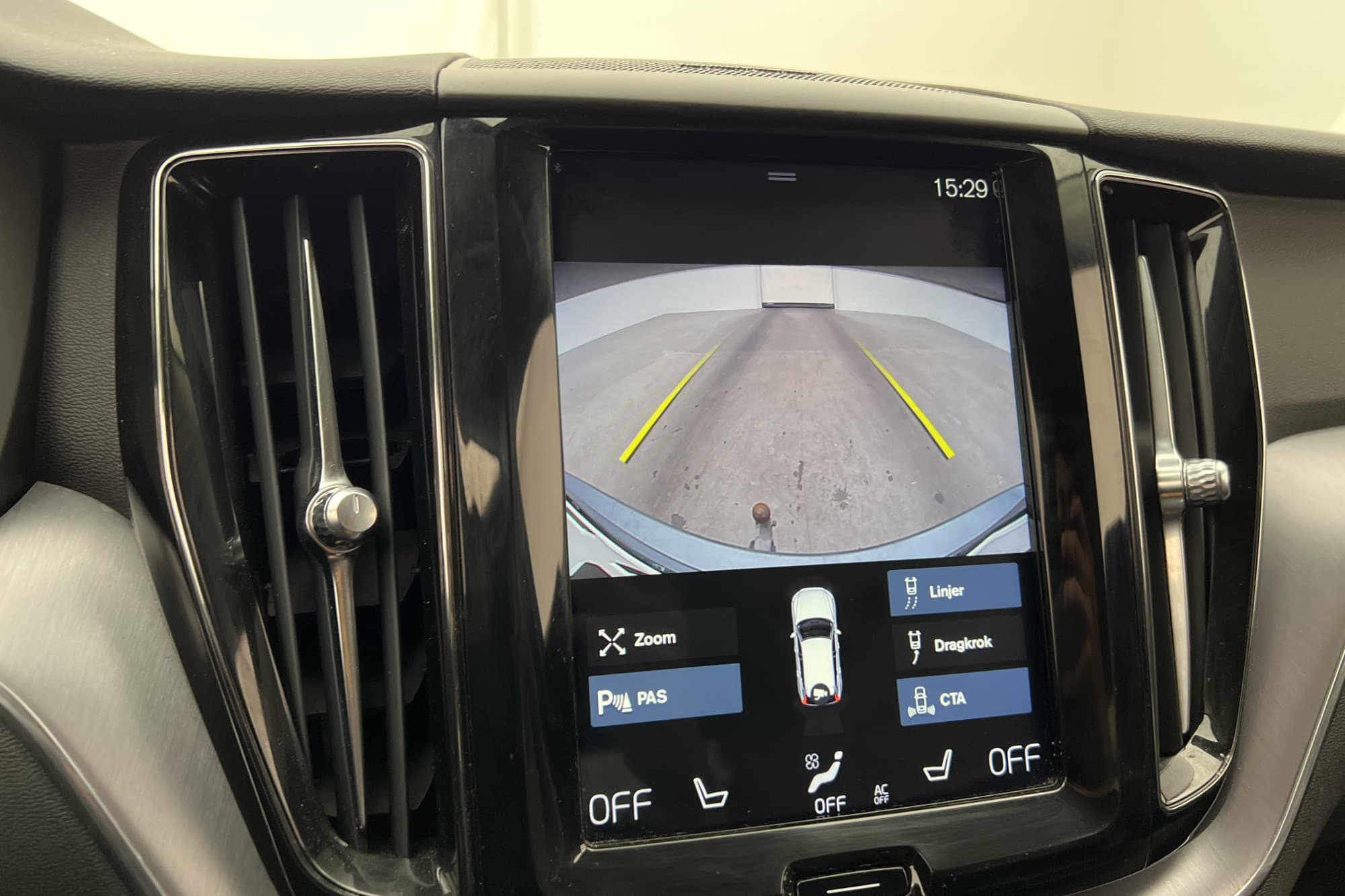 Volvo XC60 B4 AWD Advanced VOC Värmare H/K Kamera Skinn Drag