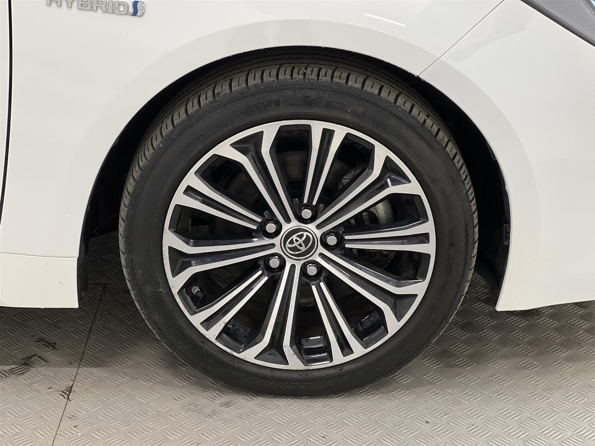 Toyota Corolla Hybrid e-CVT 184hk B-Kam Nybesiktad 0,39L/mil