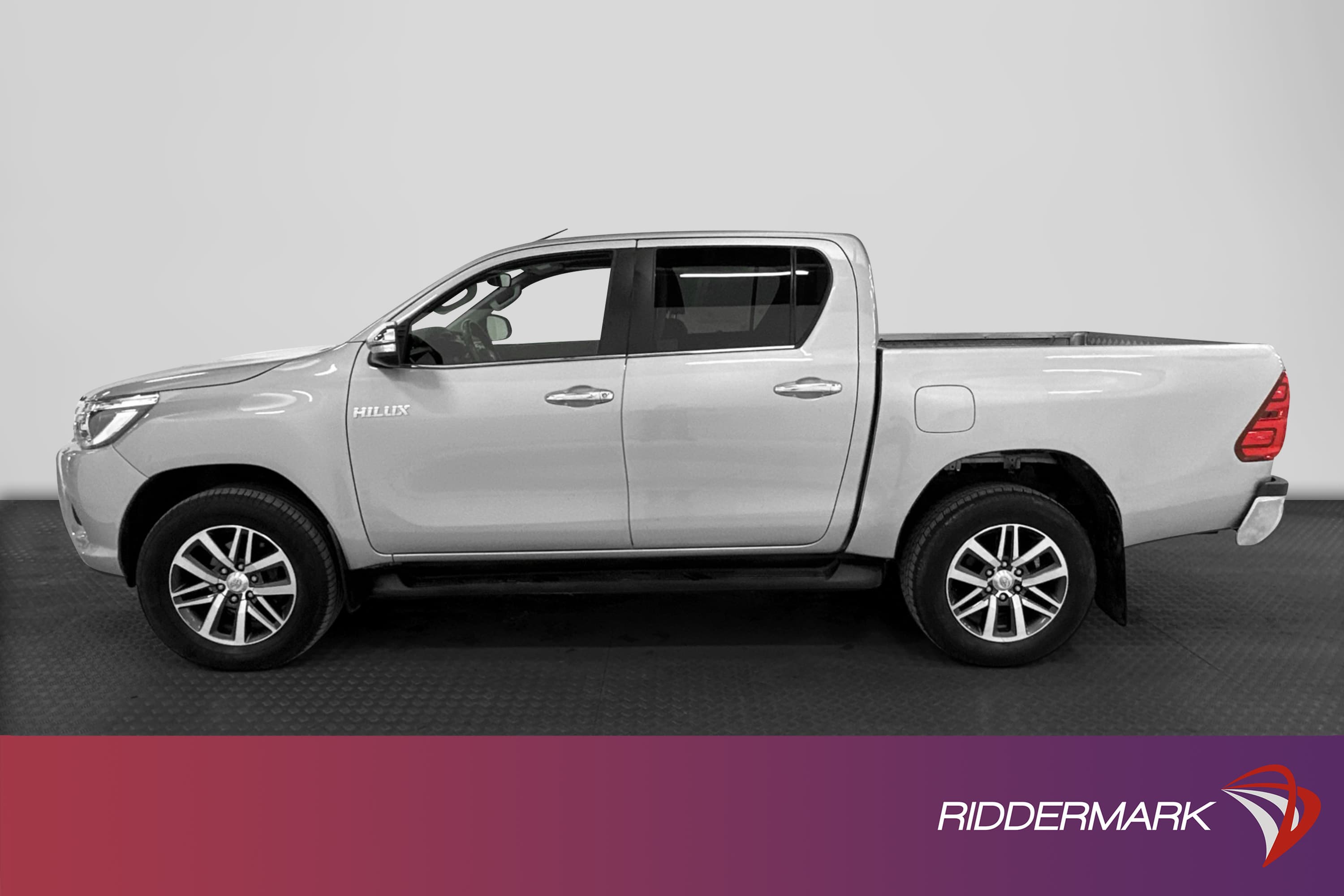 Toyota Hilux Premium 2.4 Aut AWD Diff Skinn B-Kamera Moms