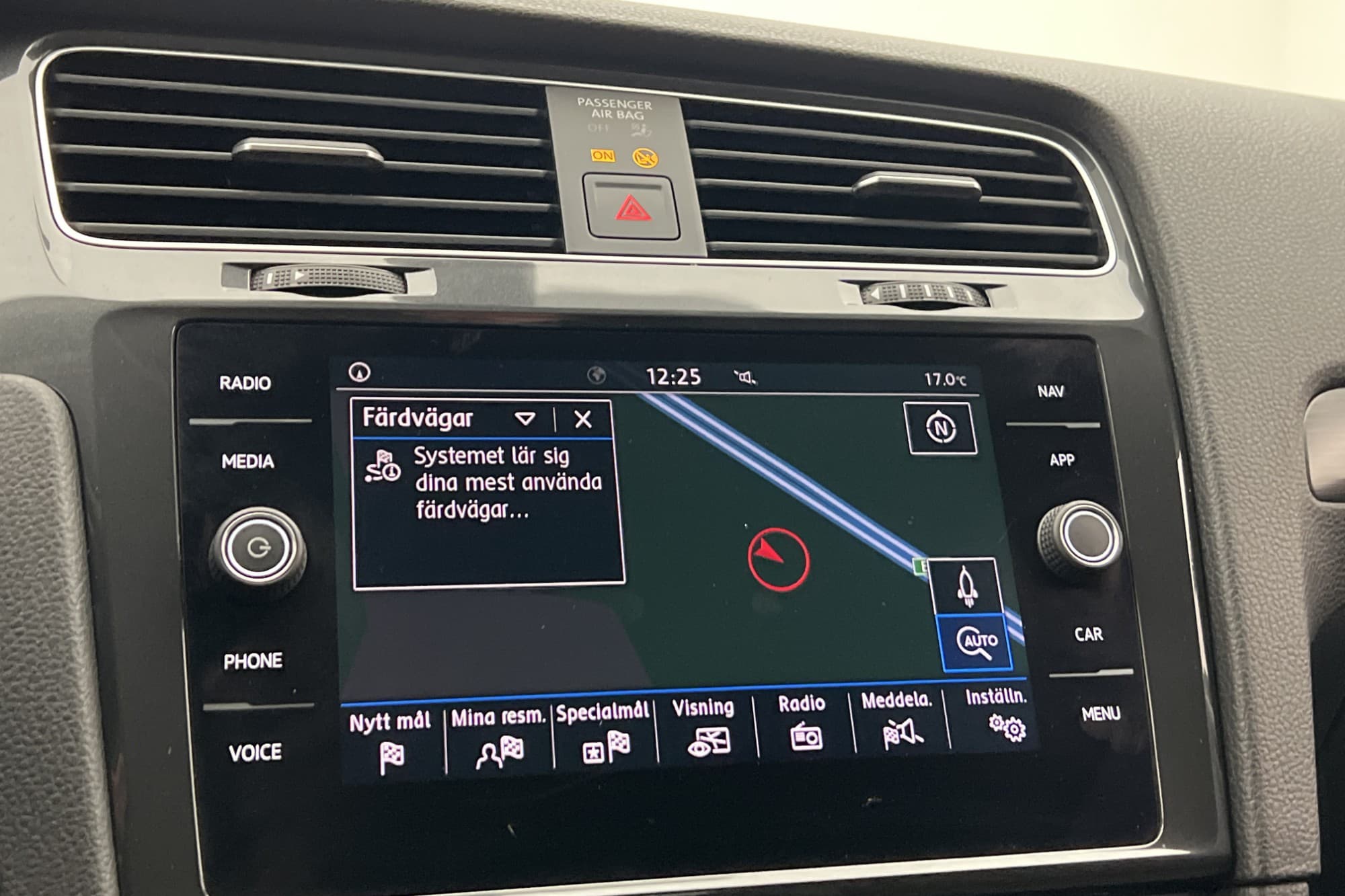 Volkswagen Golf Sportscombi 116hk Pluspaket Kamera CarPlay