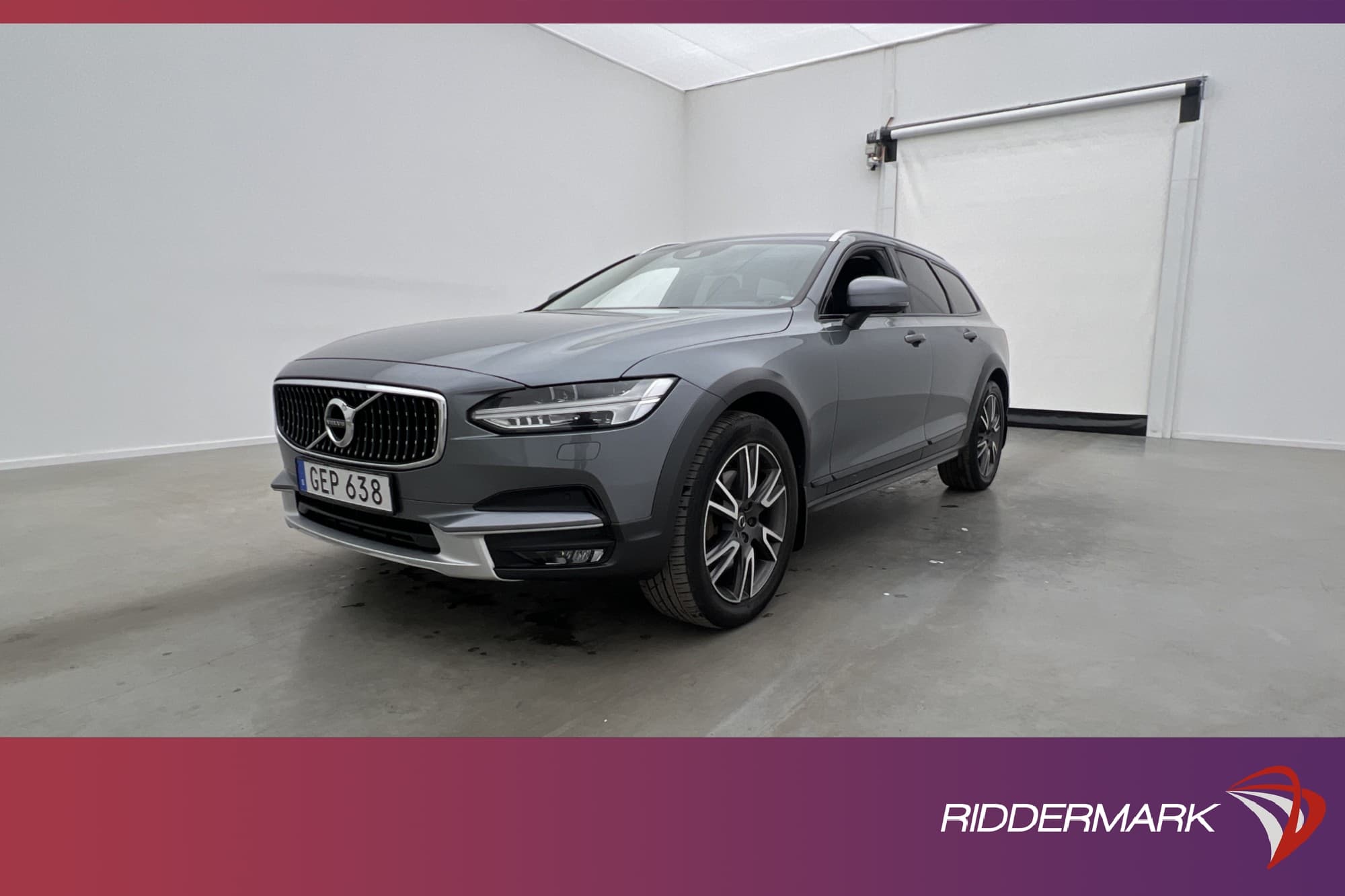 Volvo V90 Cross Country D4 AWD Pro VOC HUD Kamera Skinn Drag
