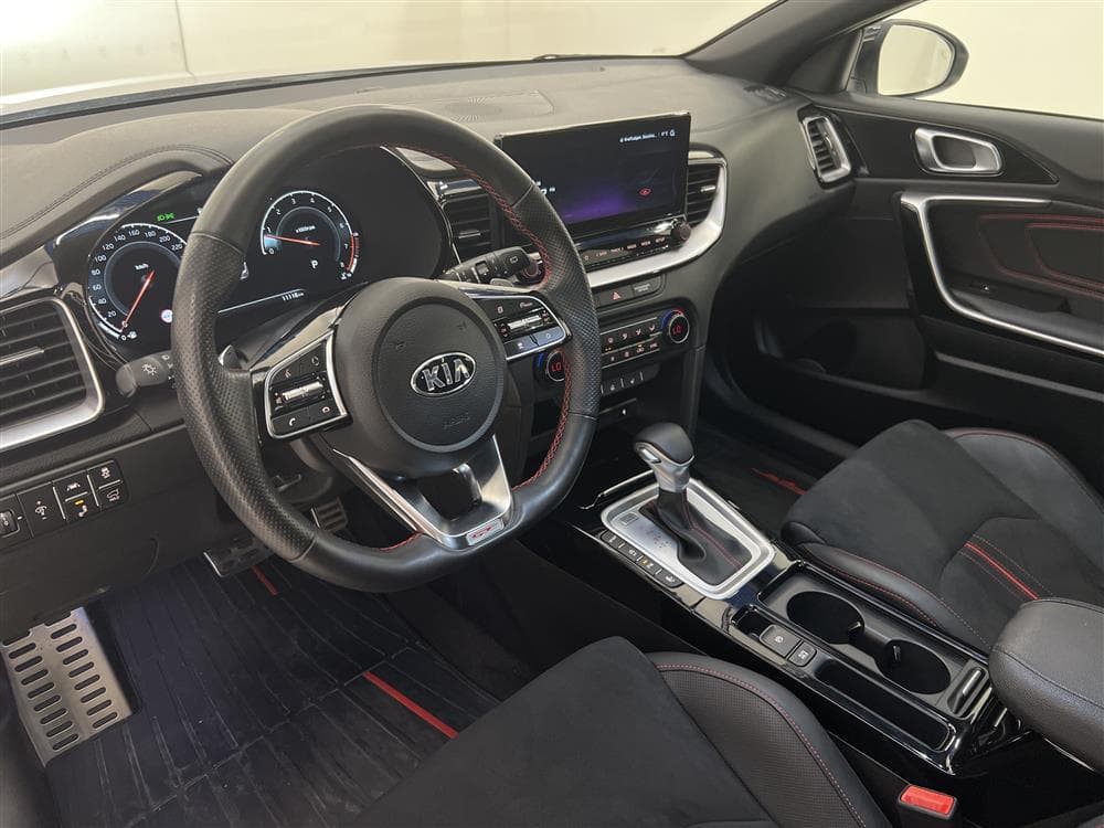 Kia ProCeed GT 1.6 T-GDi 204hk Cockpit Pano JBL Navi B-Kaminteriör