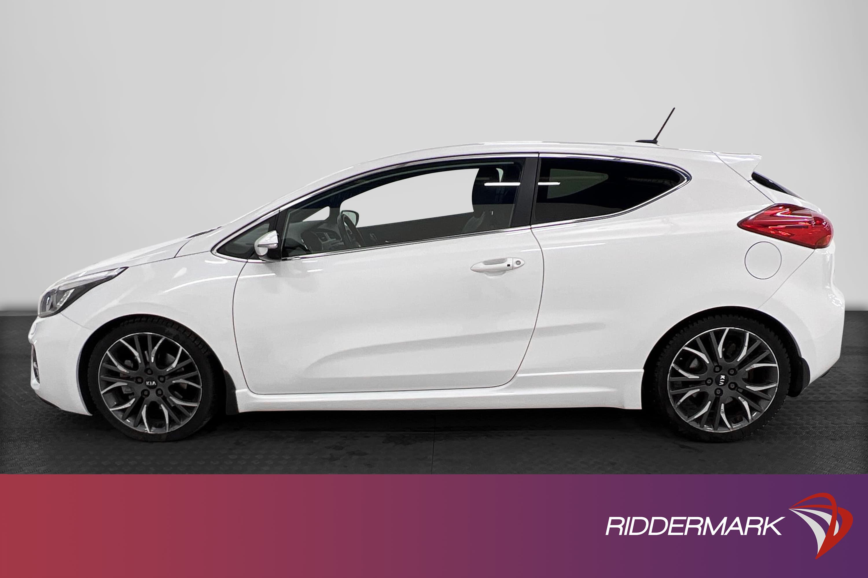 Kia pro_cee'd GT 1.6 204hk Navi BKam Skinn/Alcantara Välserv