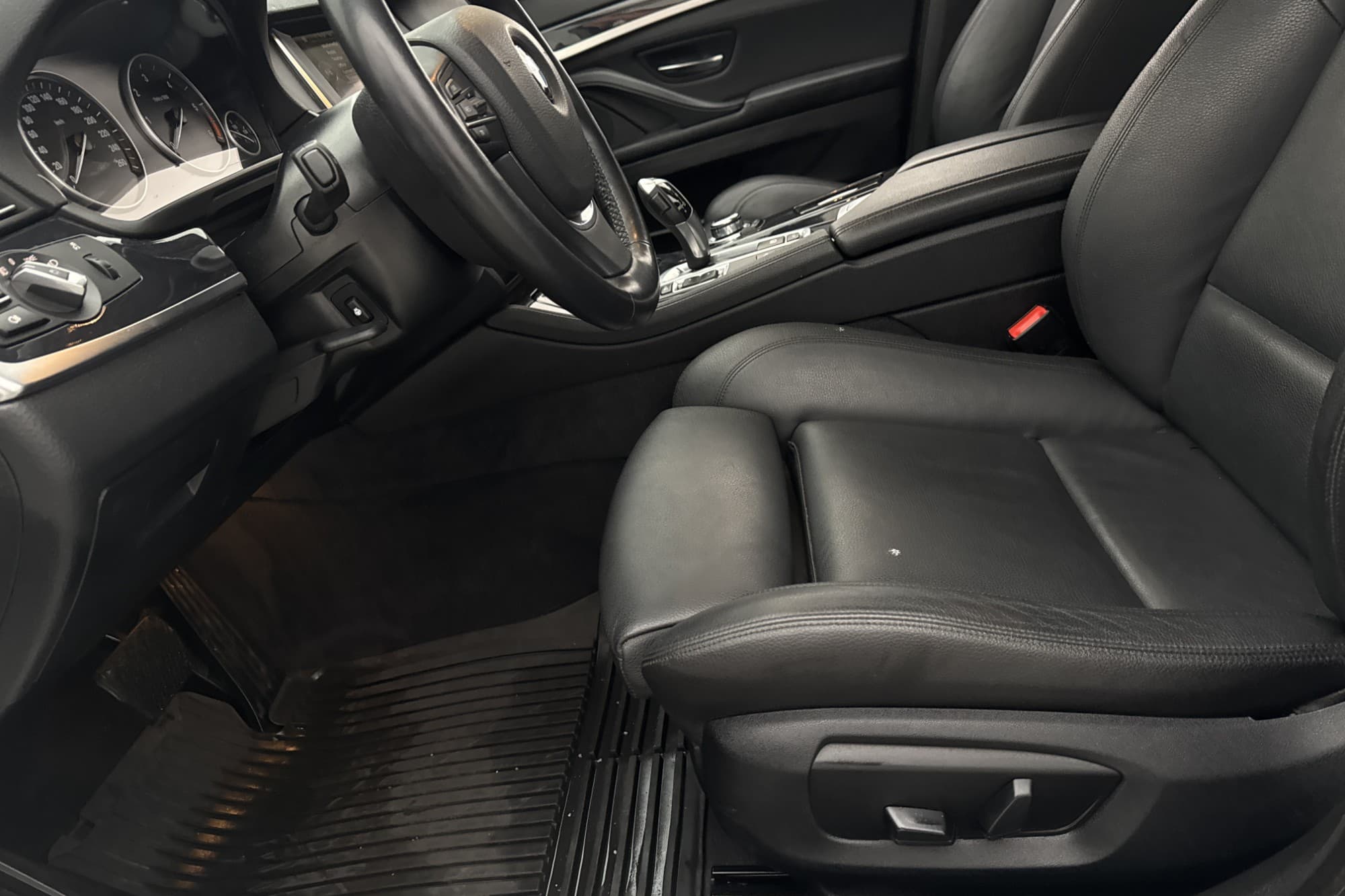 BMW 520 d xDrive Touring Drag Skinn P-Sensorer Rattvärme