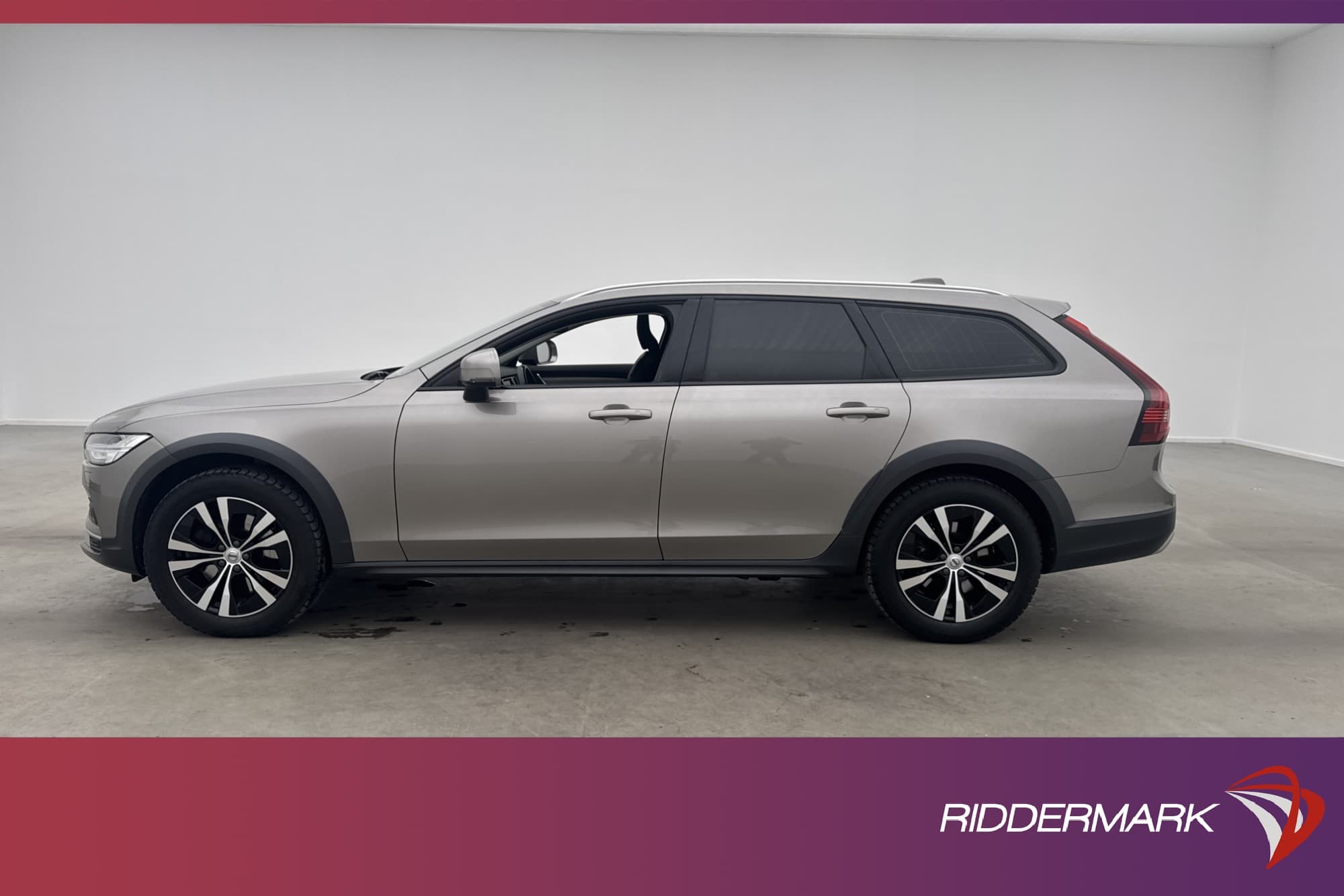 Volvo V90 Cross Country B4 AWD Momentum VOC Pano Drag DVärm